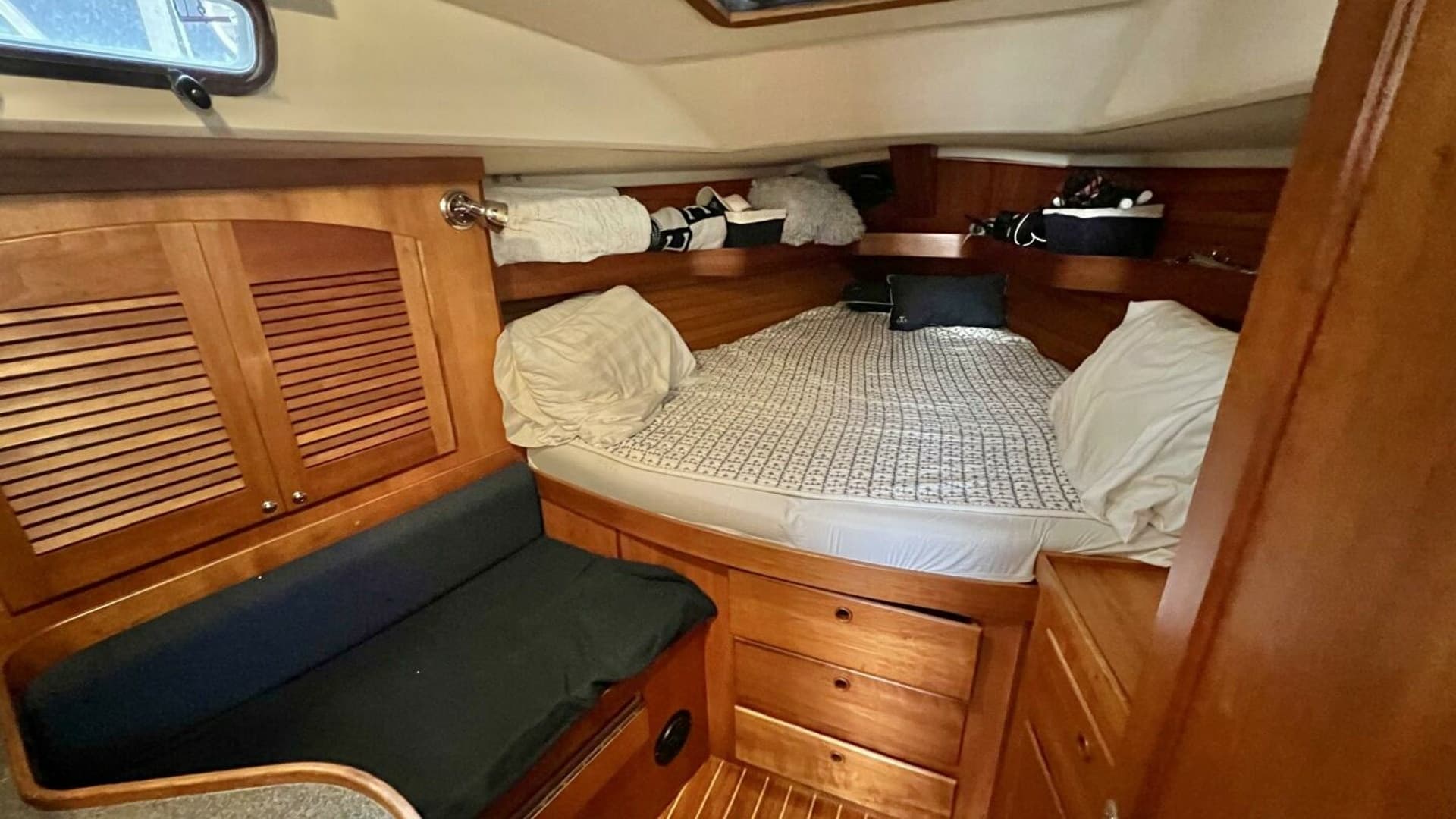 1999 Sabre 402 Sail - "VELA DARE II": Forward Cabin with Double Berth