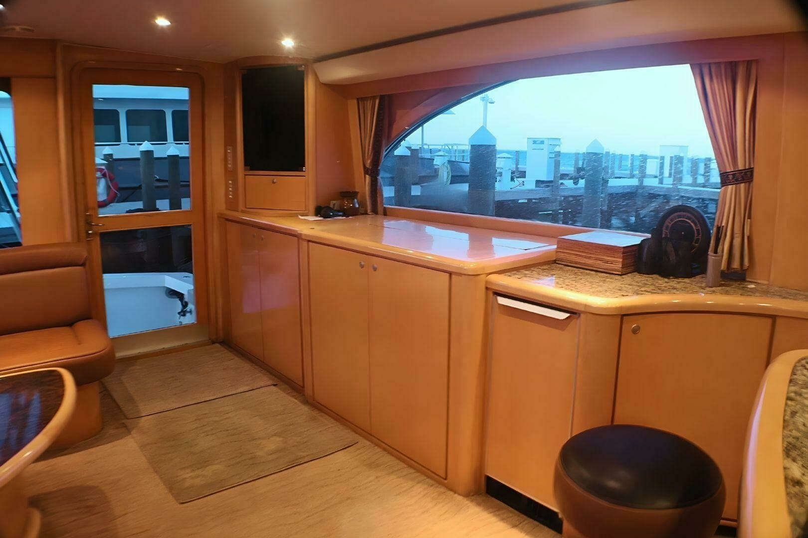 2001 Donzi 73' Sport Fish  Salon_ TV