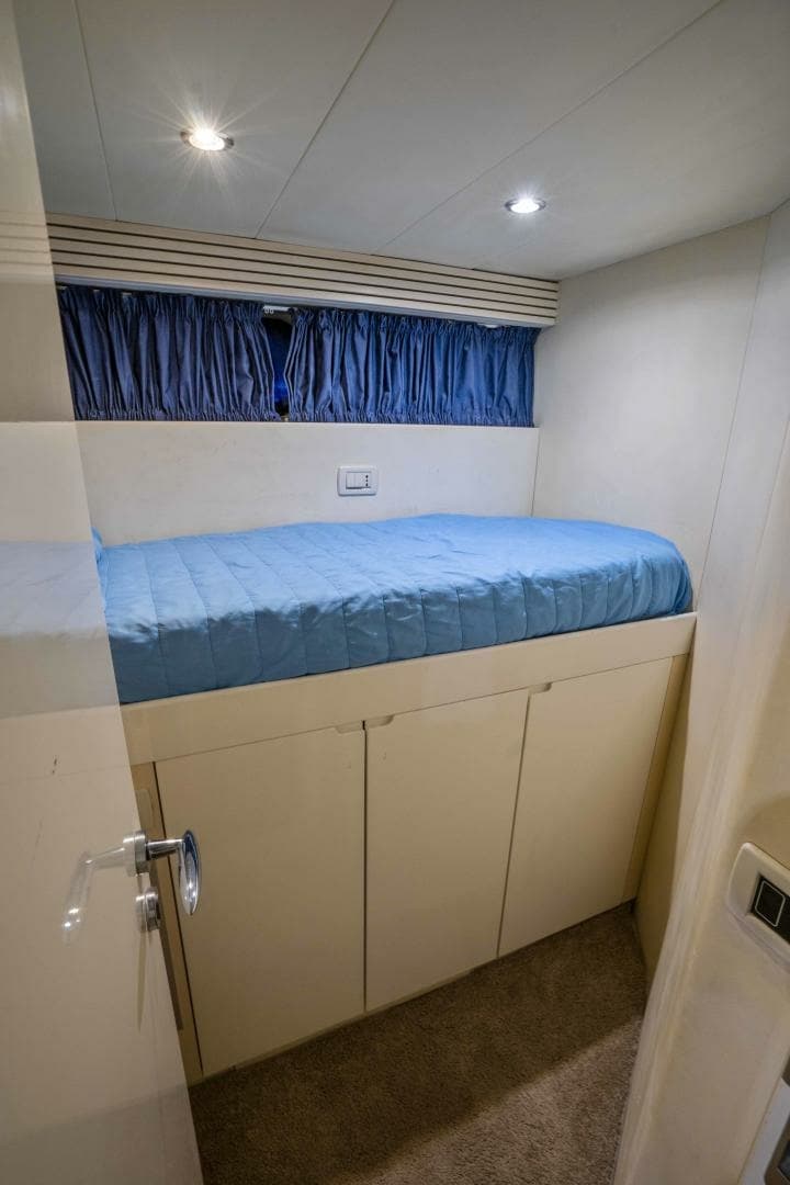 2005 Pershing 76 Motor Yacht - Denise - Berth