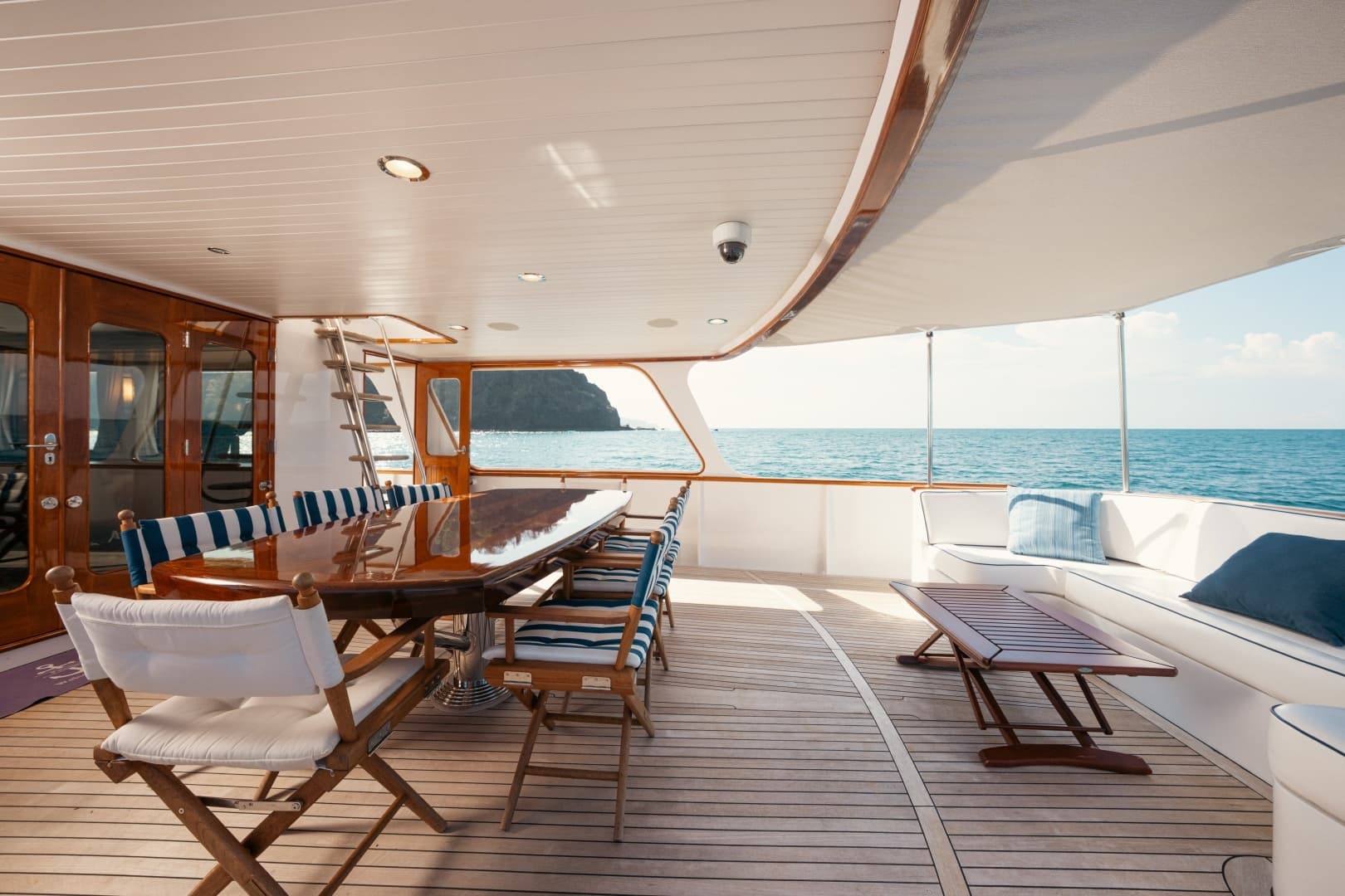 1971 Feadship 101 Top Deck Dining