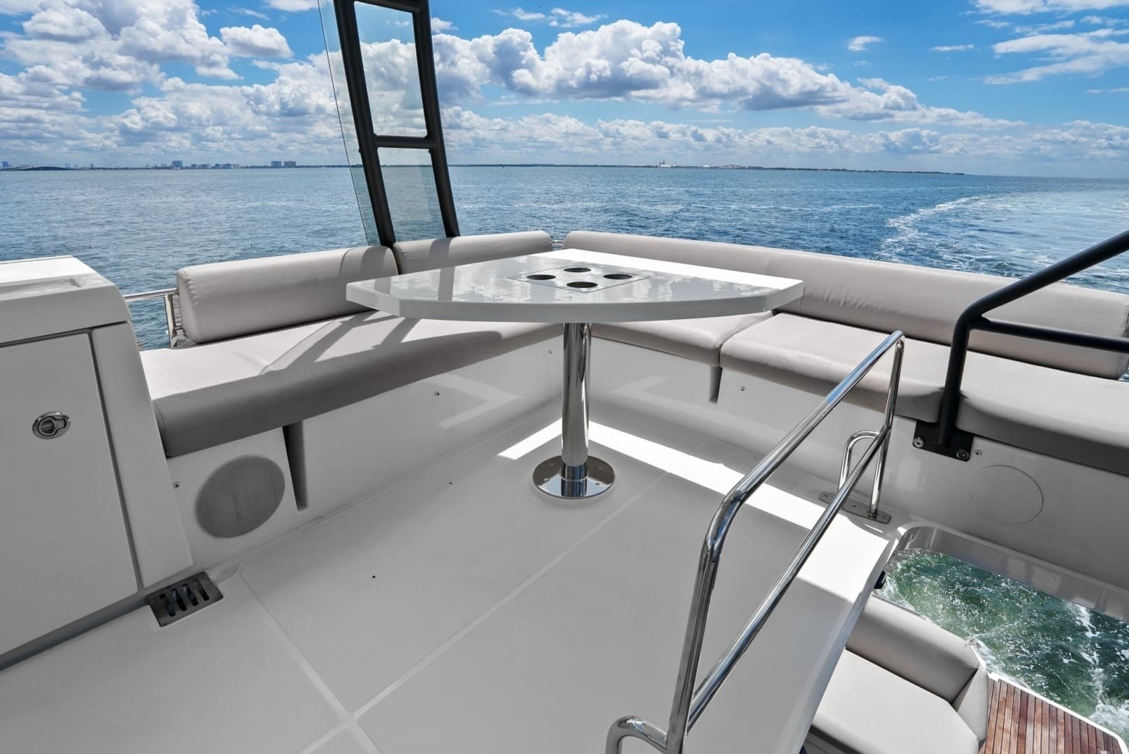 2020 Prestige 460 Flybridge GALATI YACHT SALES TRADE Flybridge Dinette 