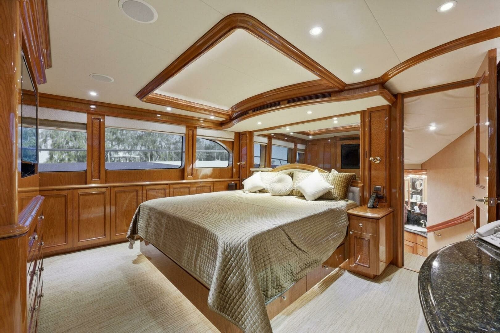 Cheoy Lee 95 FOOTLOOSE - Master Stateroom