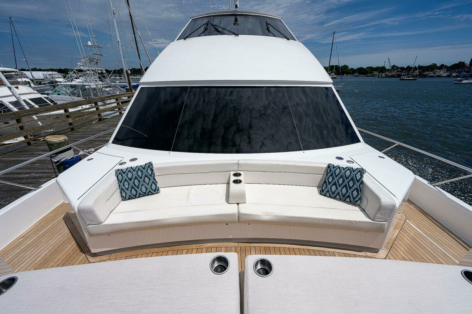 Viking 75 MIRAGE -  Bow
