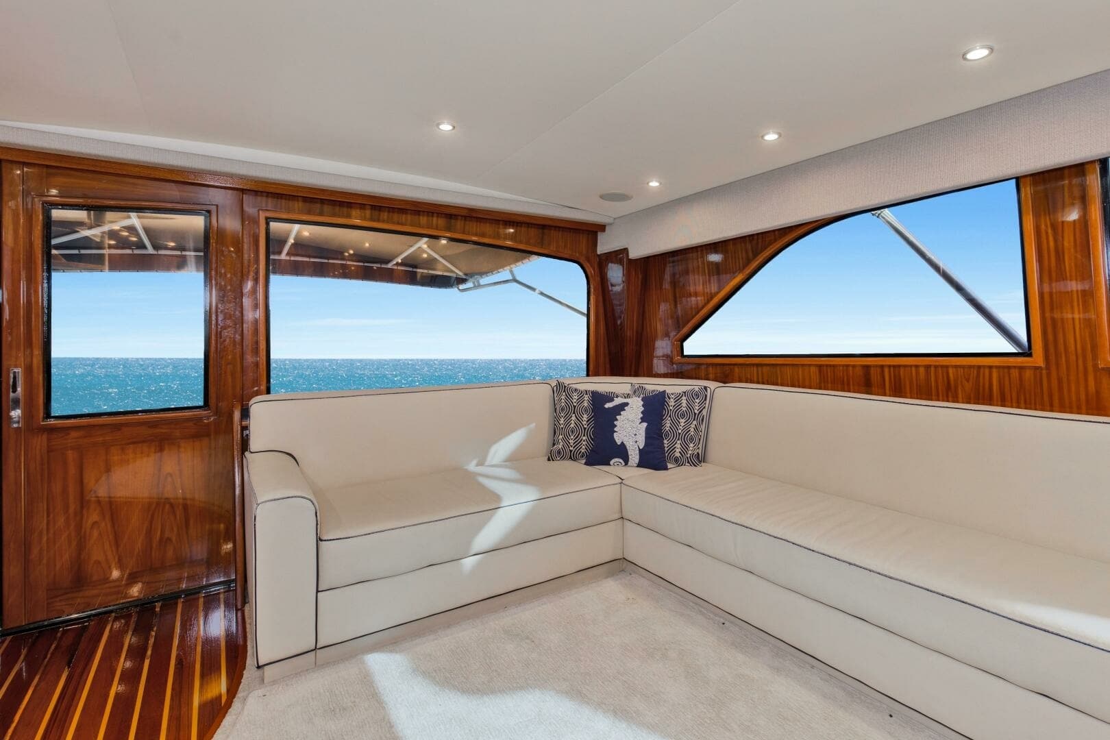 2001 65 Viking Convertible Enclosed Bridge Partnership Salon (2)