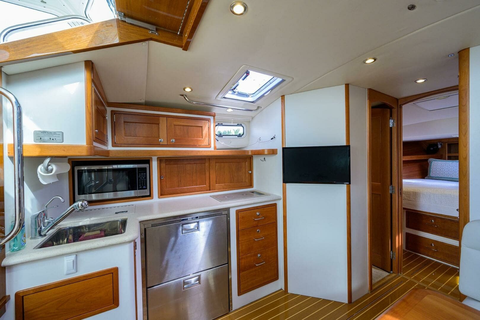 MJM 43 Scout - Interior Cabin