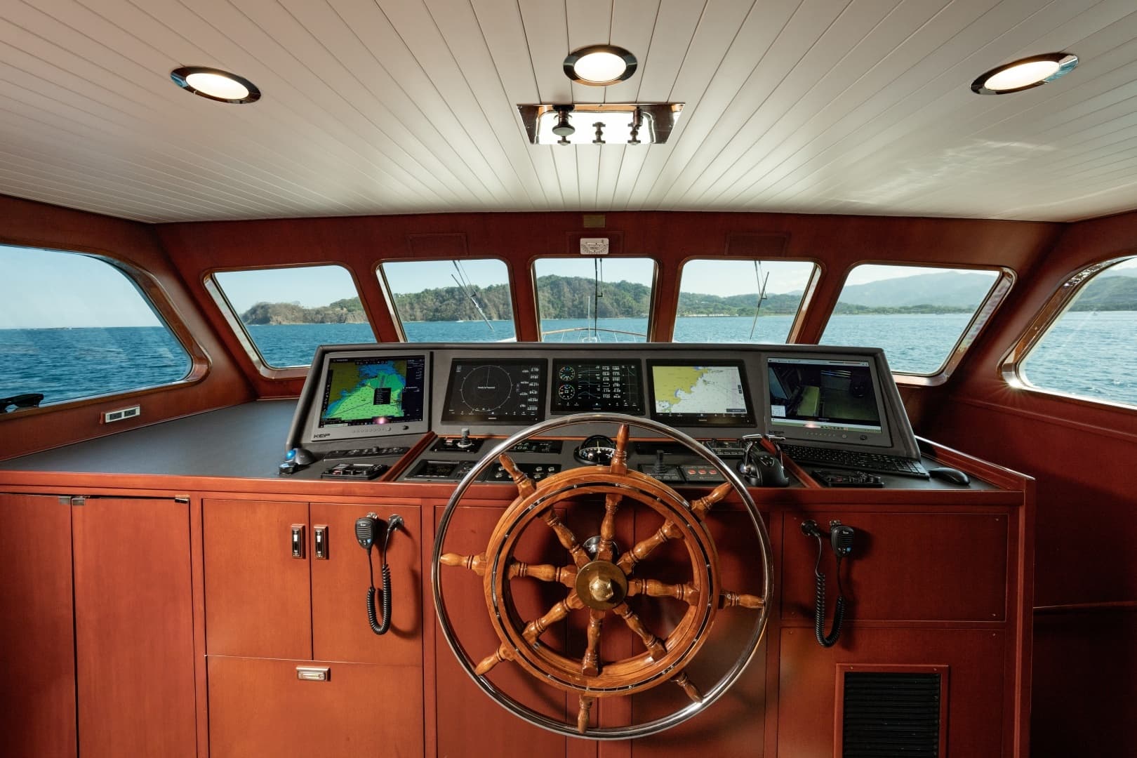 1971 Feadship 101 Pilothouse