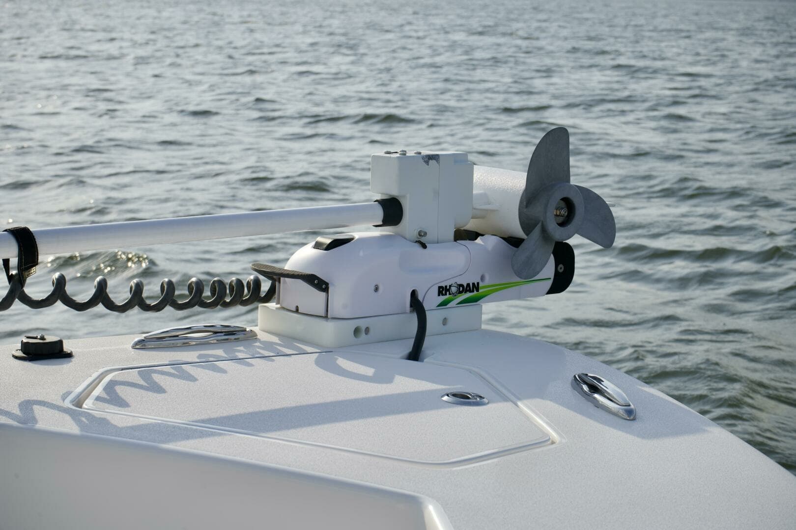 Reef Runner 23 - Bow with Trolling Motor
