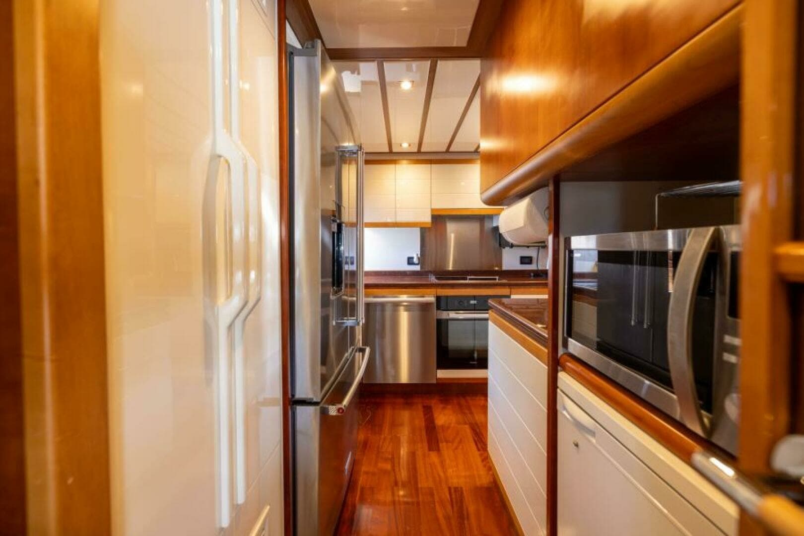 2001 Ferretti 94 Raised Pilothouse - Dreamchaser -Galley