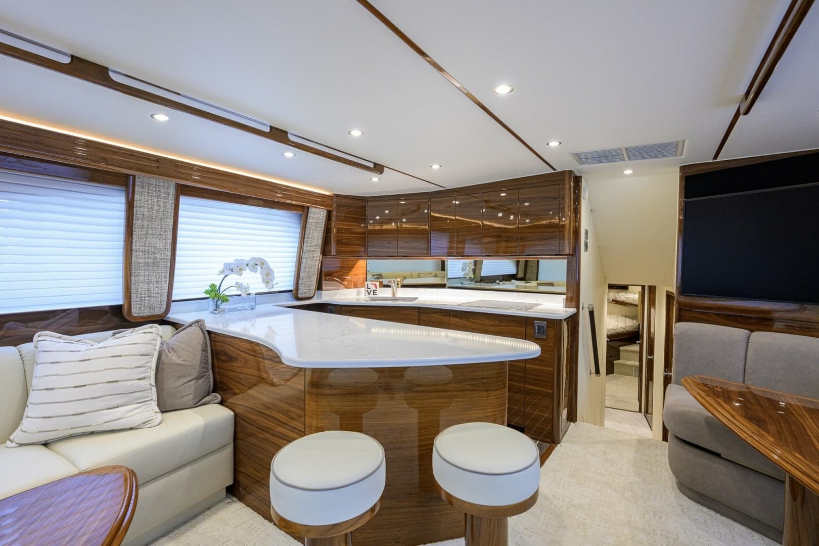 Viking 54 - Dog House - Dinette
