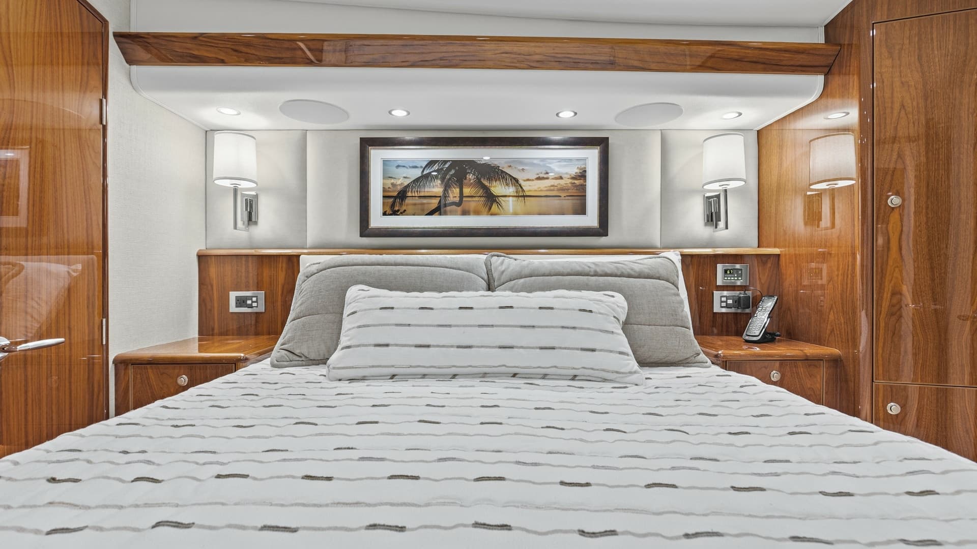2022 Viking Convertible Cole Play Master Stateroom (1)