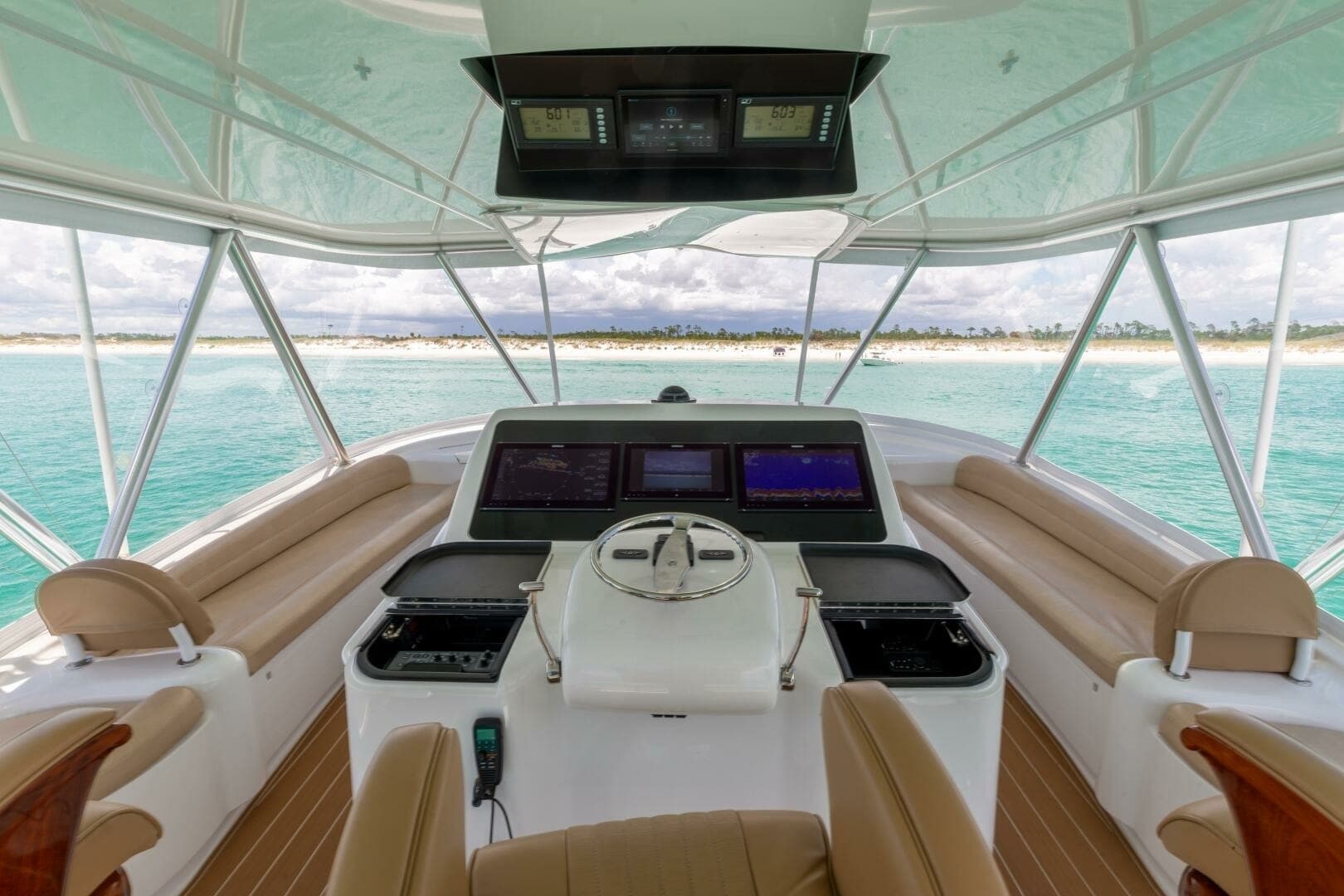 2015 Viking 70 Convertible  Helm