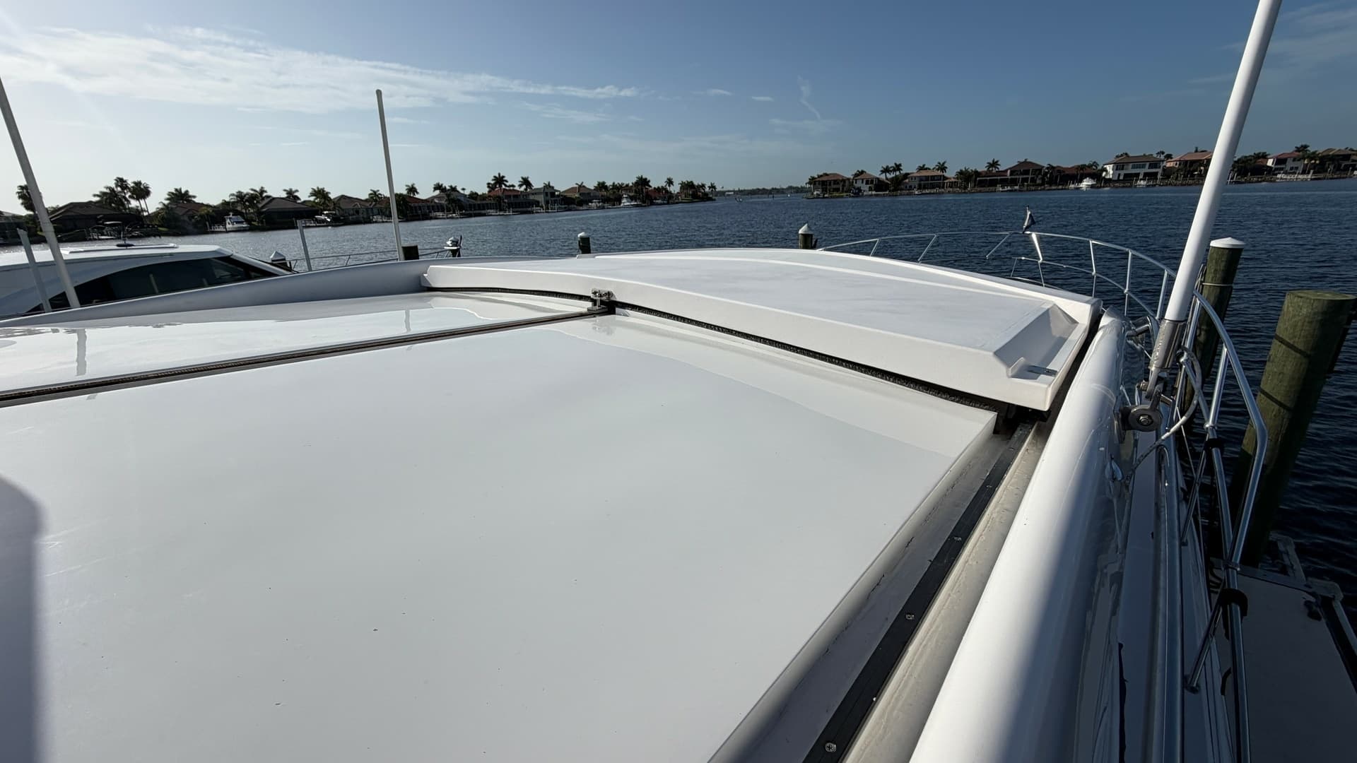 Expansive Hardtop Roof