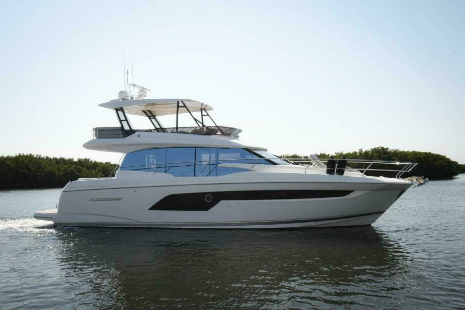 2023 52 Prestige Flybridge - Starboard Profile
