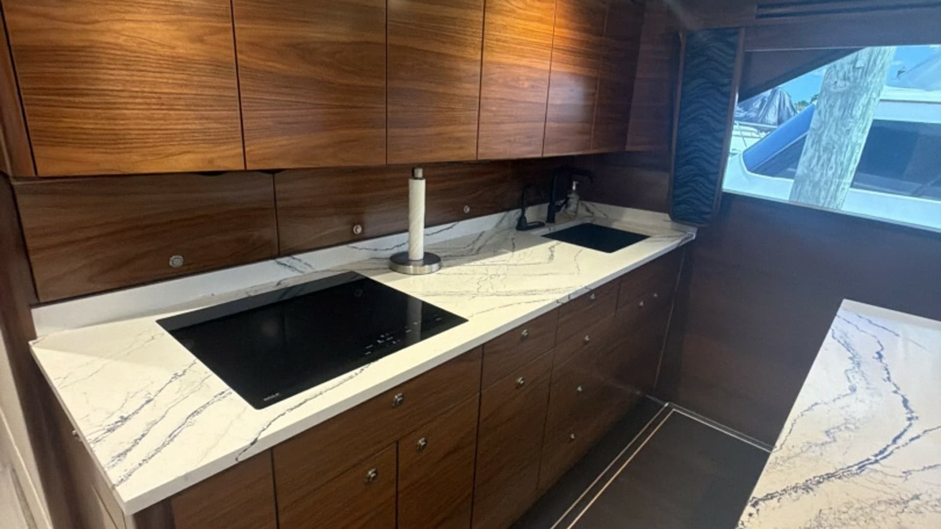 2024 Viking 64 Convertible 'Southern Grace'
