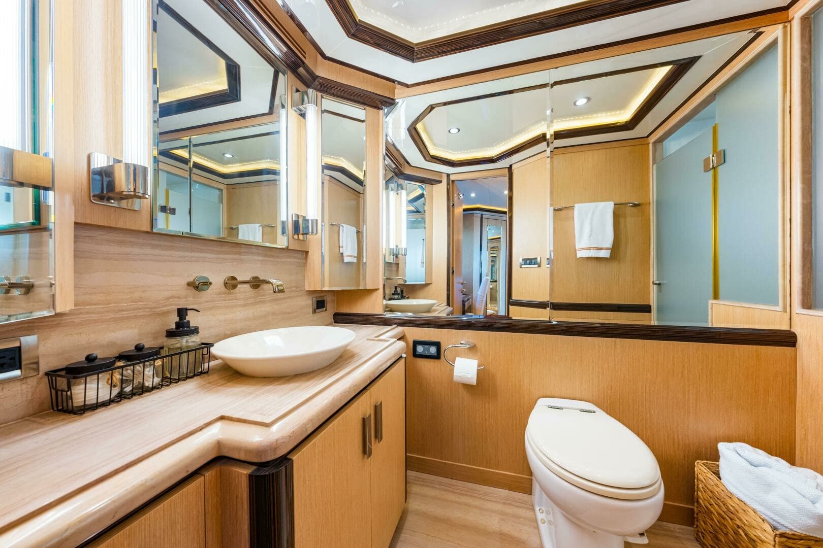 2010 83 Ocean Alexander Motor Yacht 'Relentless'