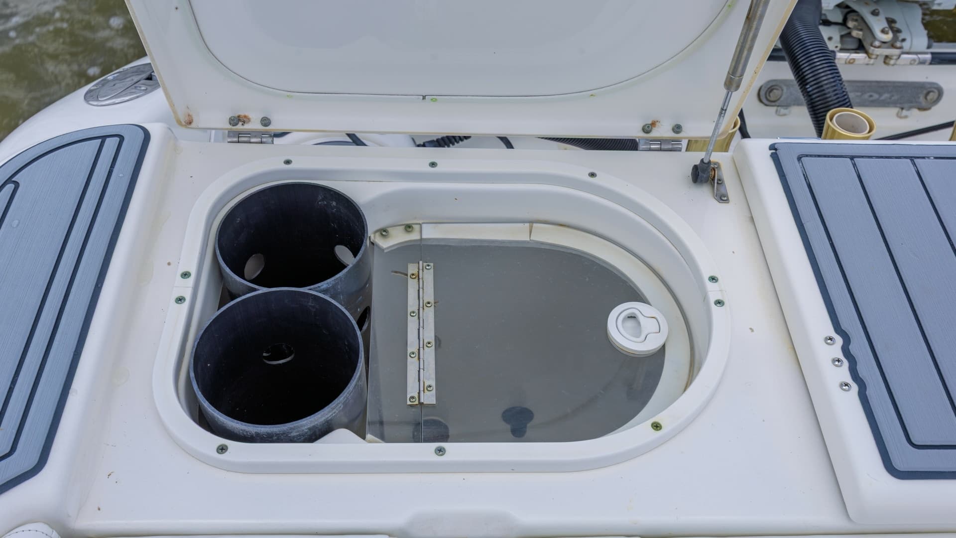 Cockpit Livewell and Storage Compartment