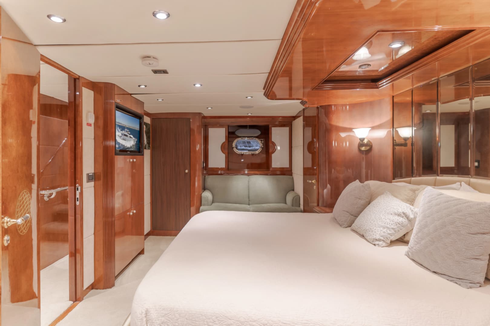 2002 Destiny 104 Raised Pilothouse
