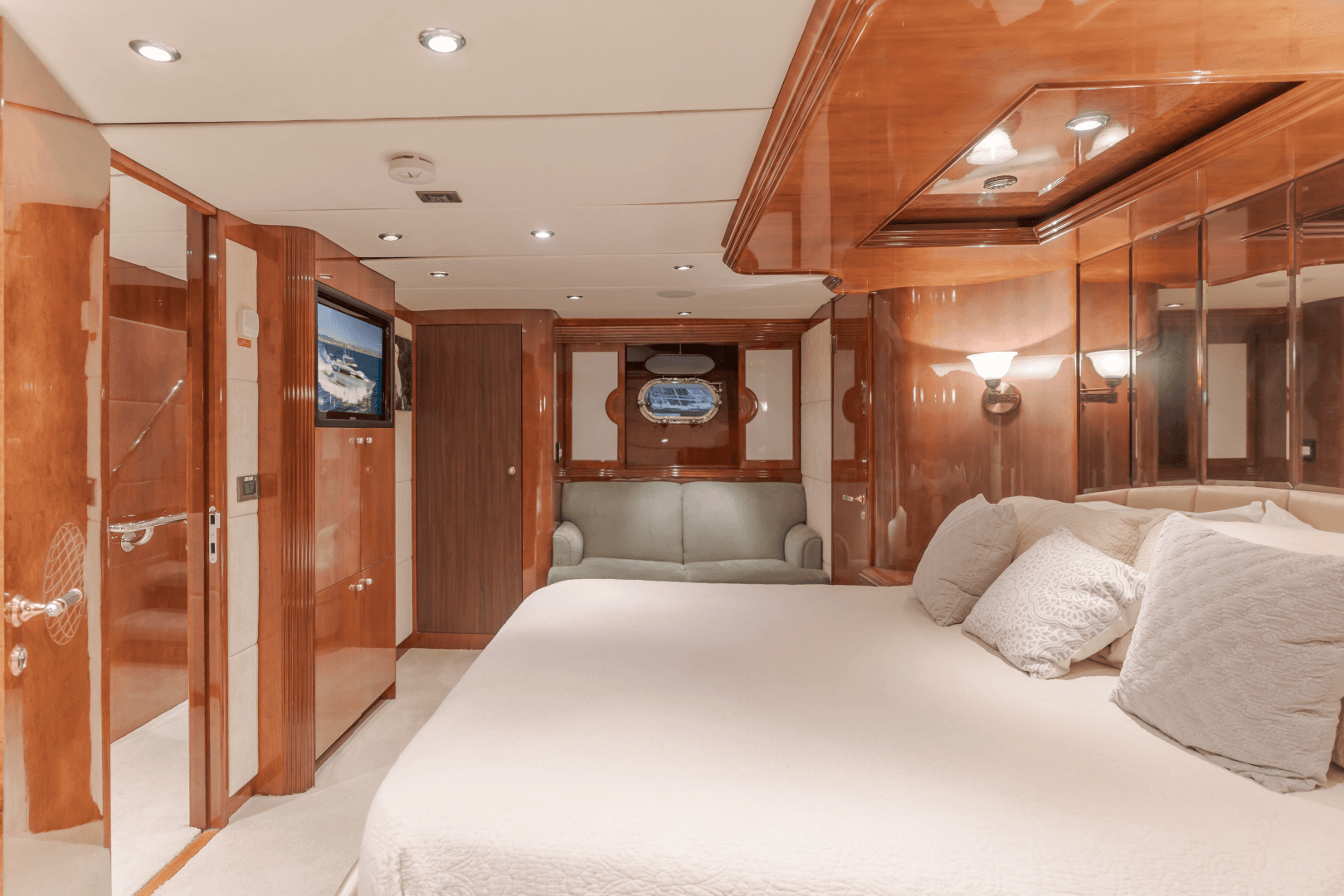 2002 Destiny 104 Raised Pilothouse
