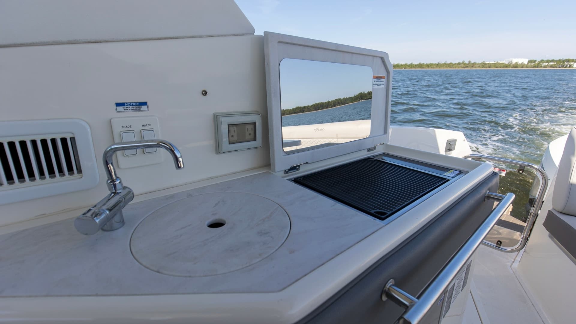 2022 32 Sea Ray 320 Sundancer OB Raya Sunshine Lounge_Salon (6)
