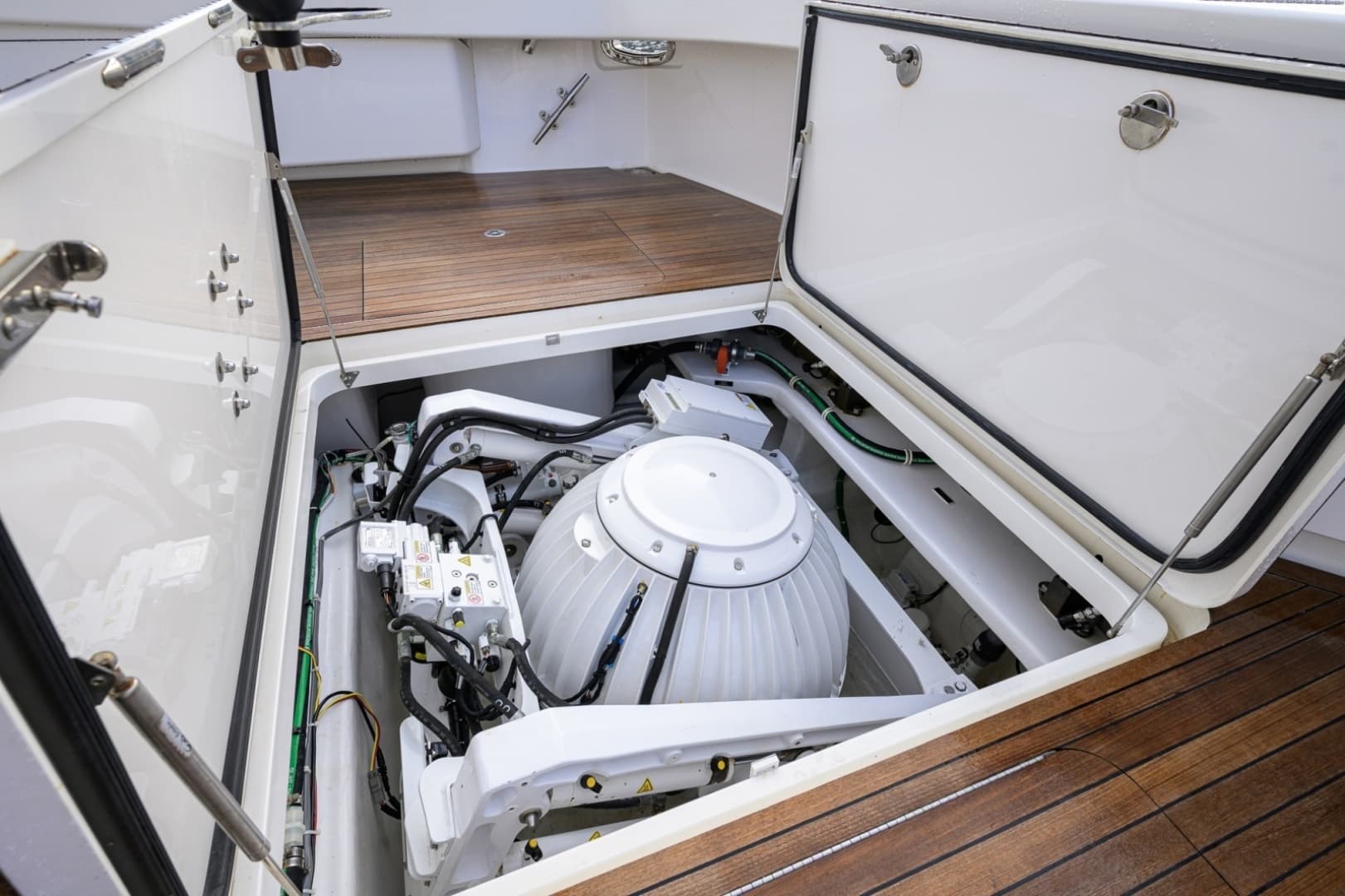 Viking 70 DESPERADO - Cockpit