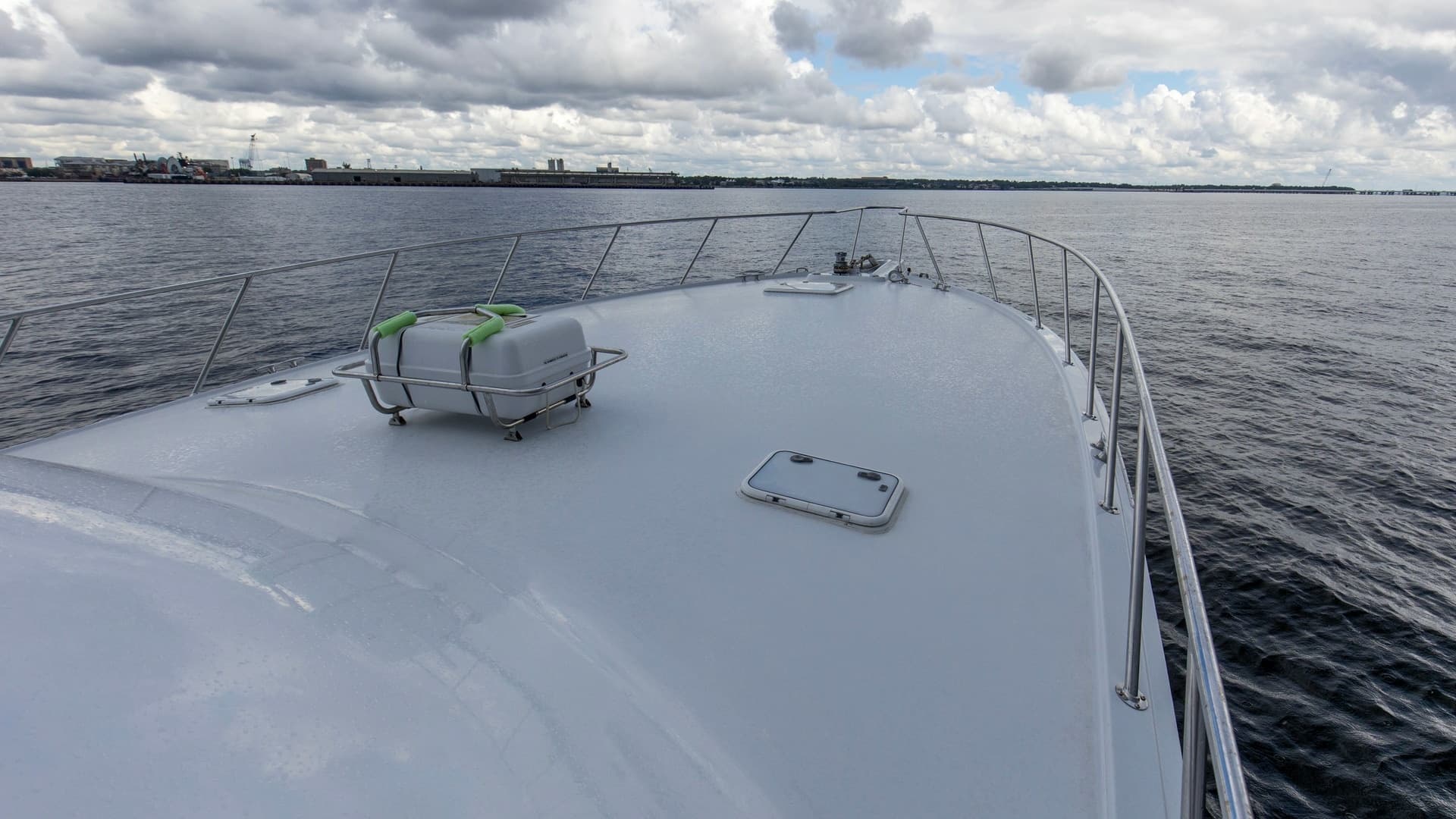 1999 Hatteras 60 Enclosed Bridge Better Days Bow Deck