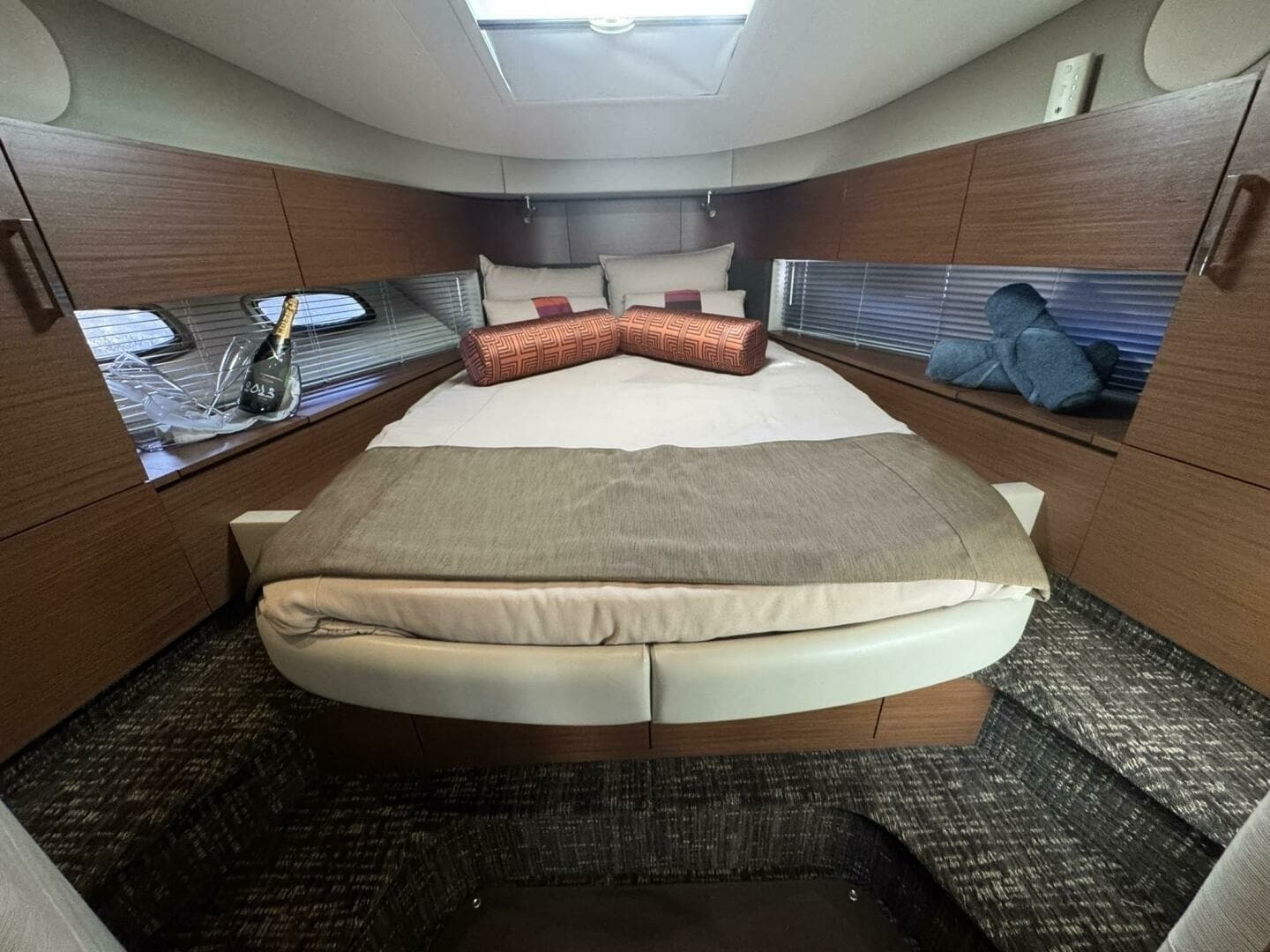 2016 Sea Ray 470 Sundancer 'Lopez Cove II' - VIP Stateroom