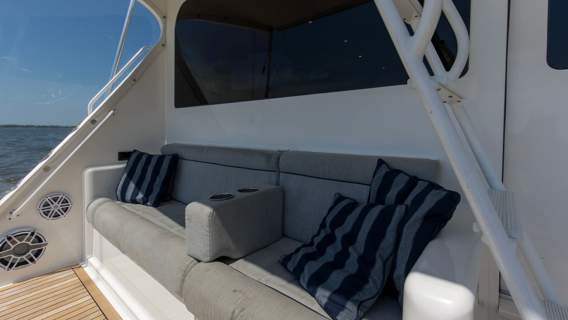 2007 64 Viking Enclosed Bridge Reel Blues Cockpit Mezzanine