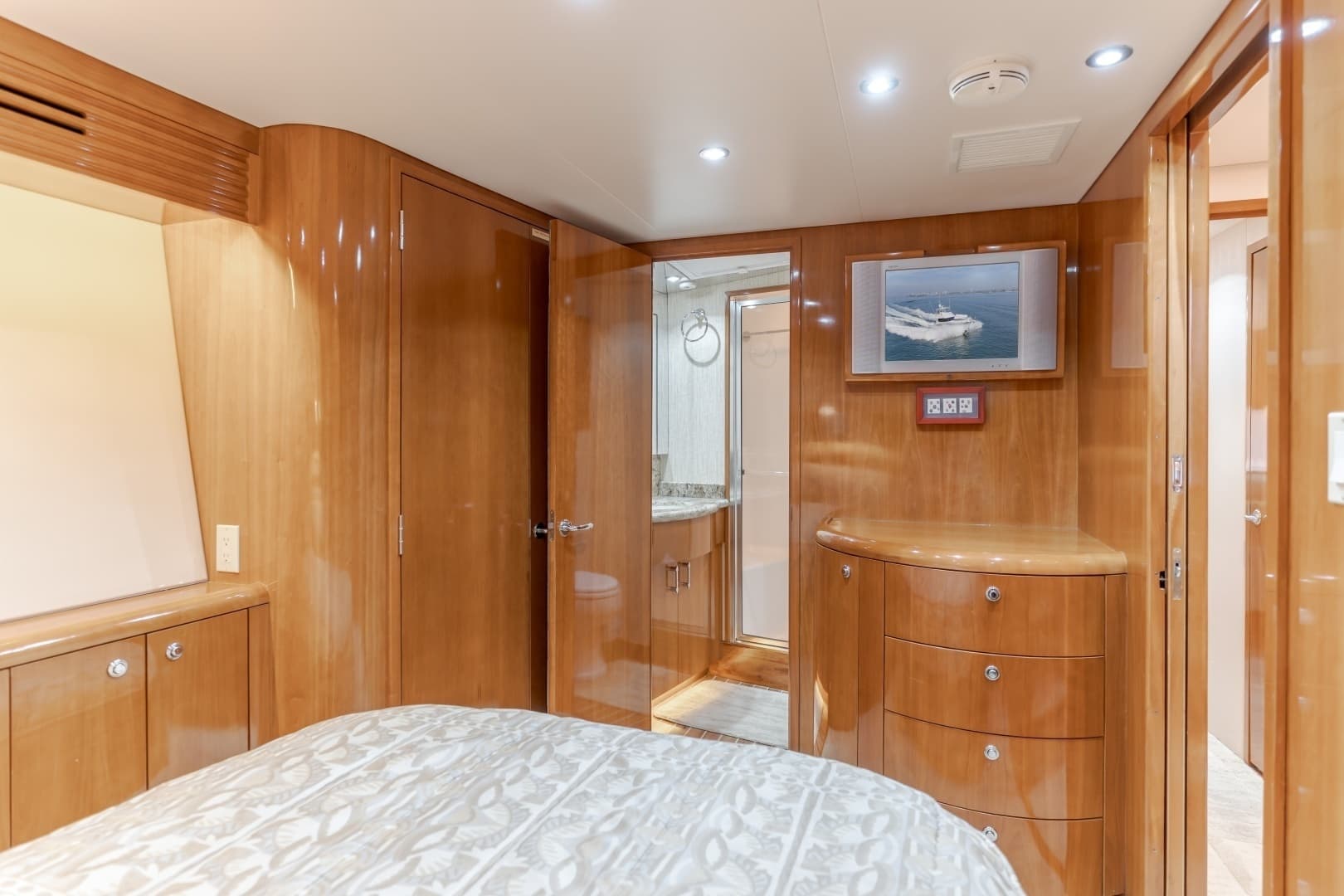 2003 Hatteras 54 Convertible - "BRAINWAVE": Guest Stateroom with Ensuite Access