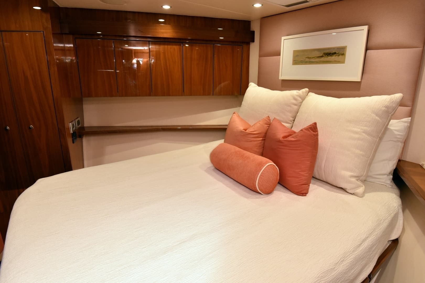 2019 Viking 80 Skybridge