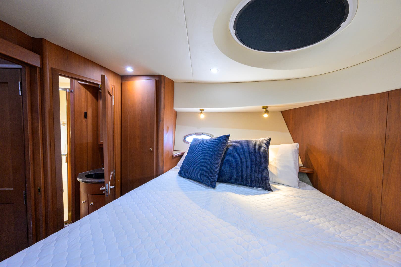 2005 Silverton 39 Motor Yacht