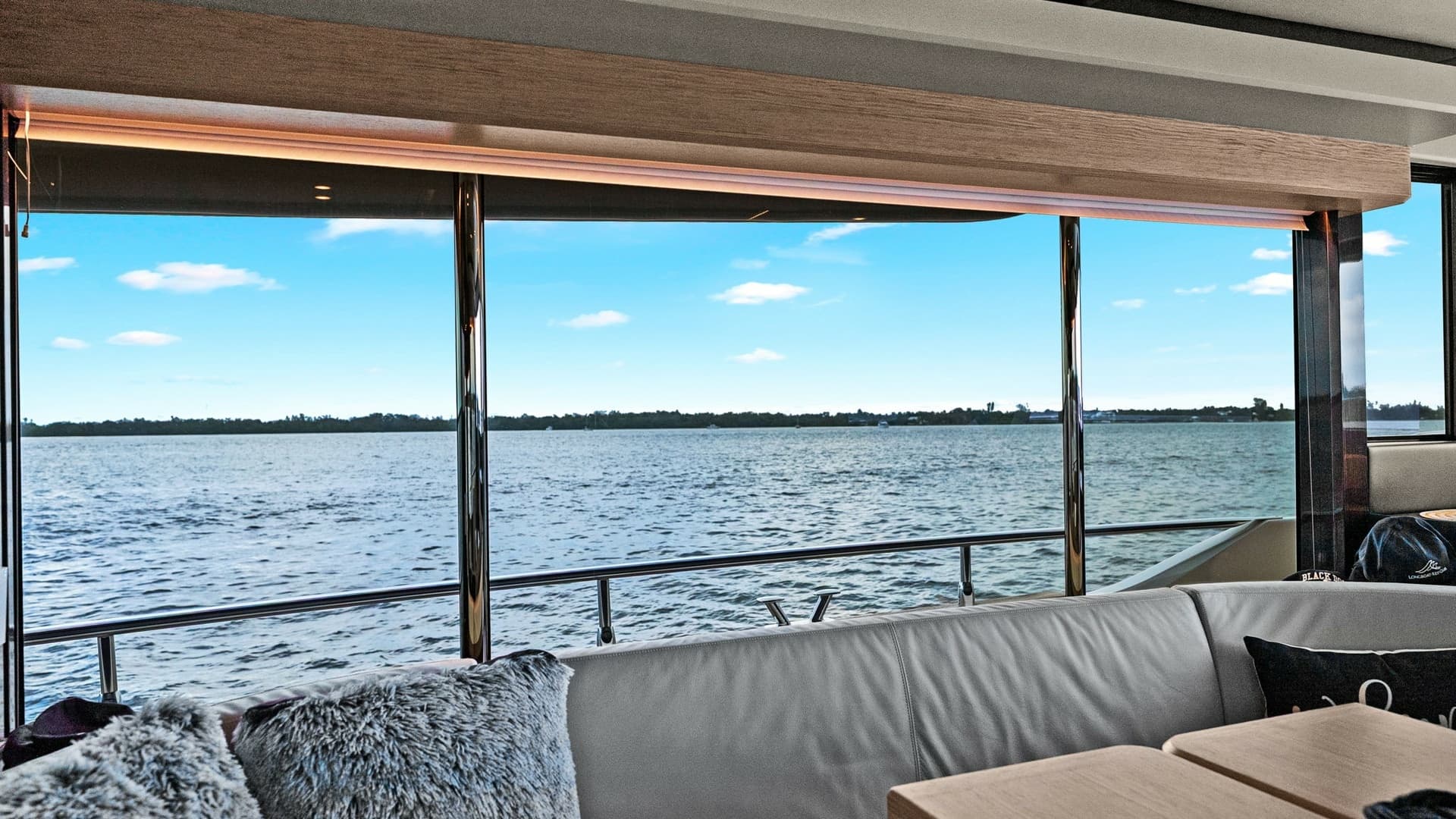 Salon with Panoramic Windows