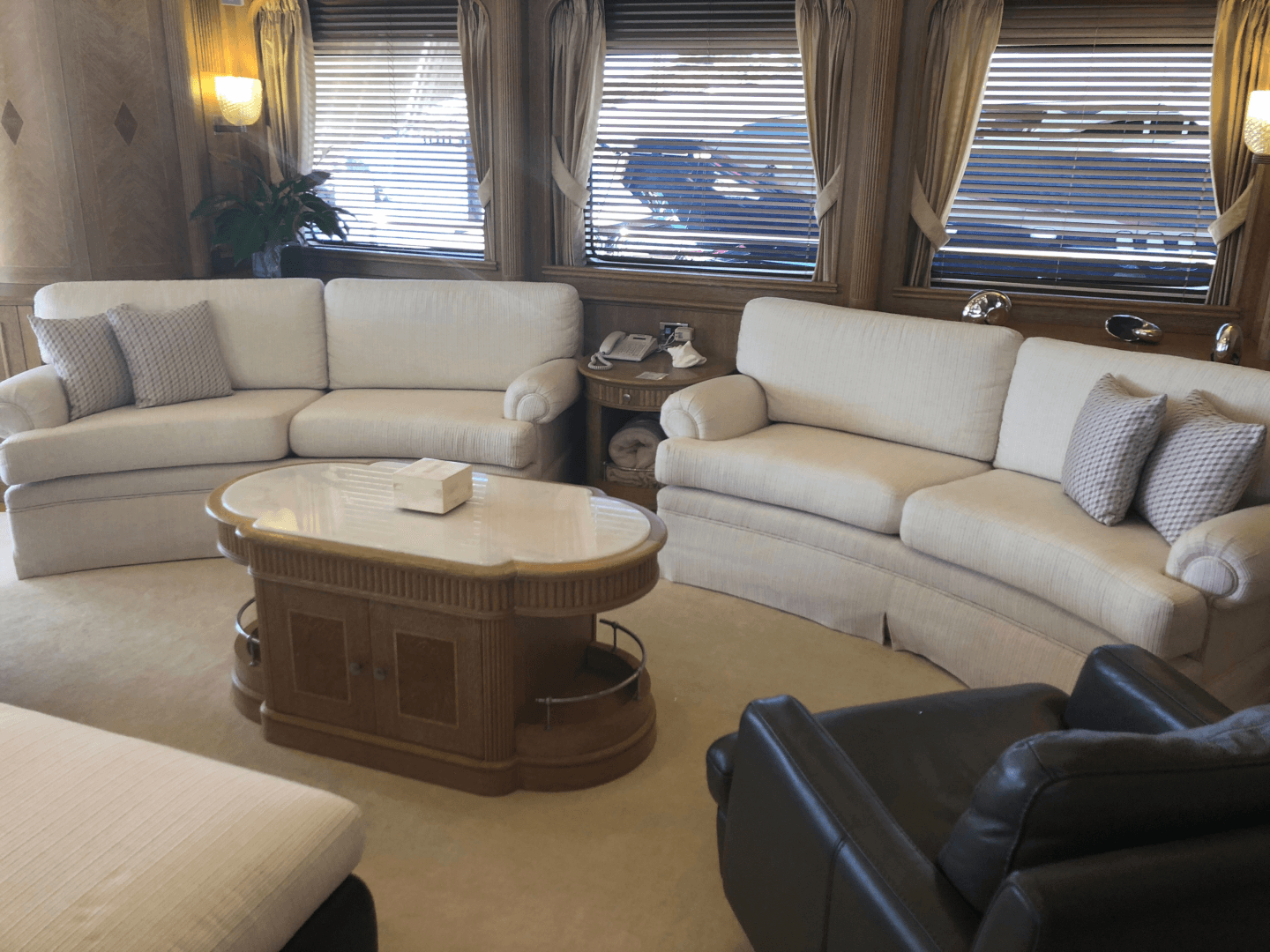 2004 Benetti Cockpit