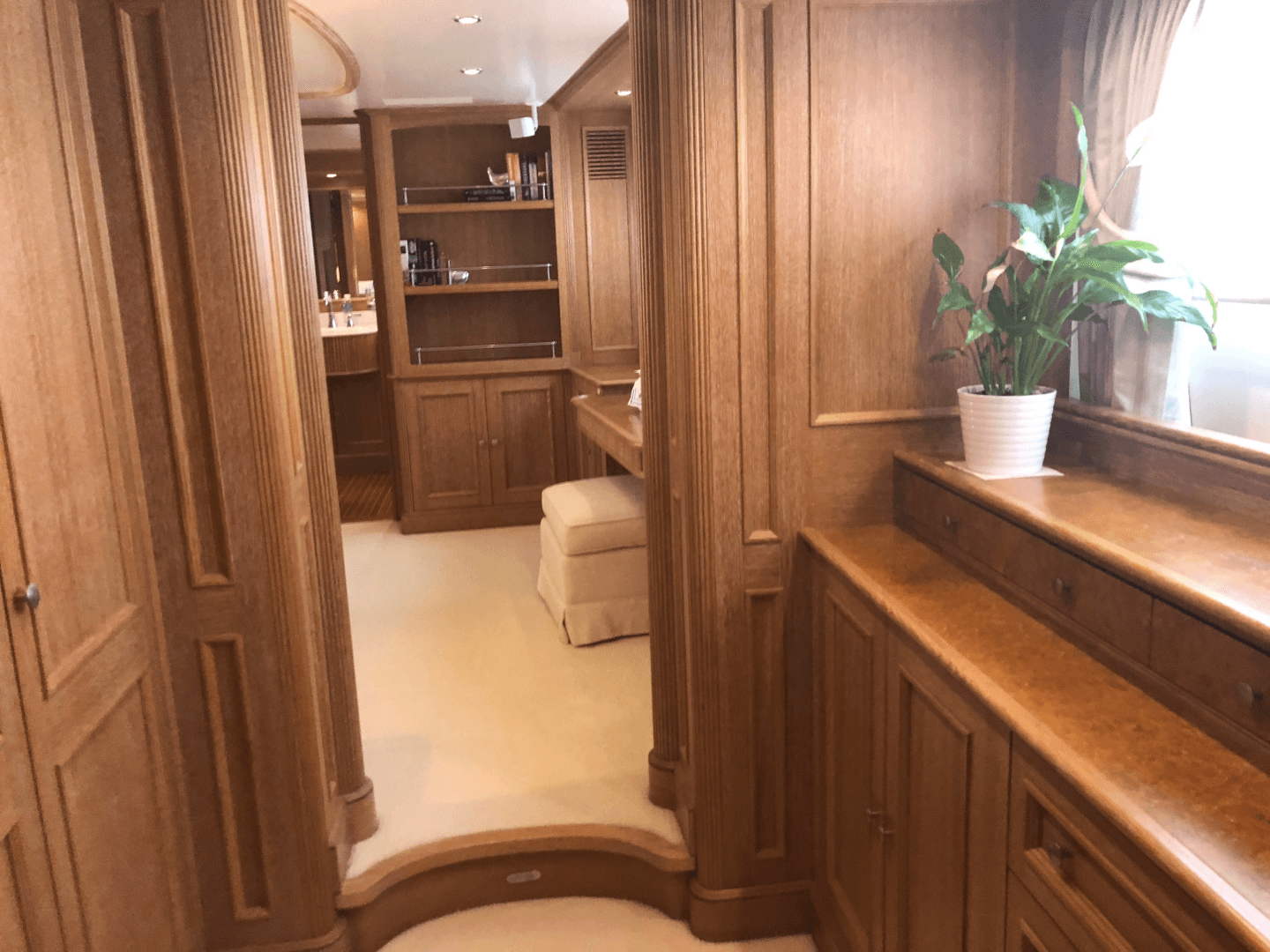 2004 Benetti Cockpit
