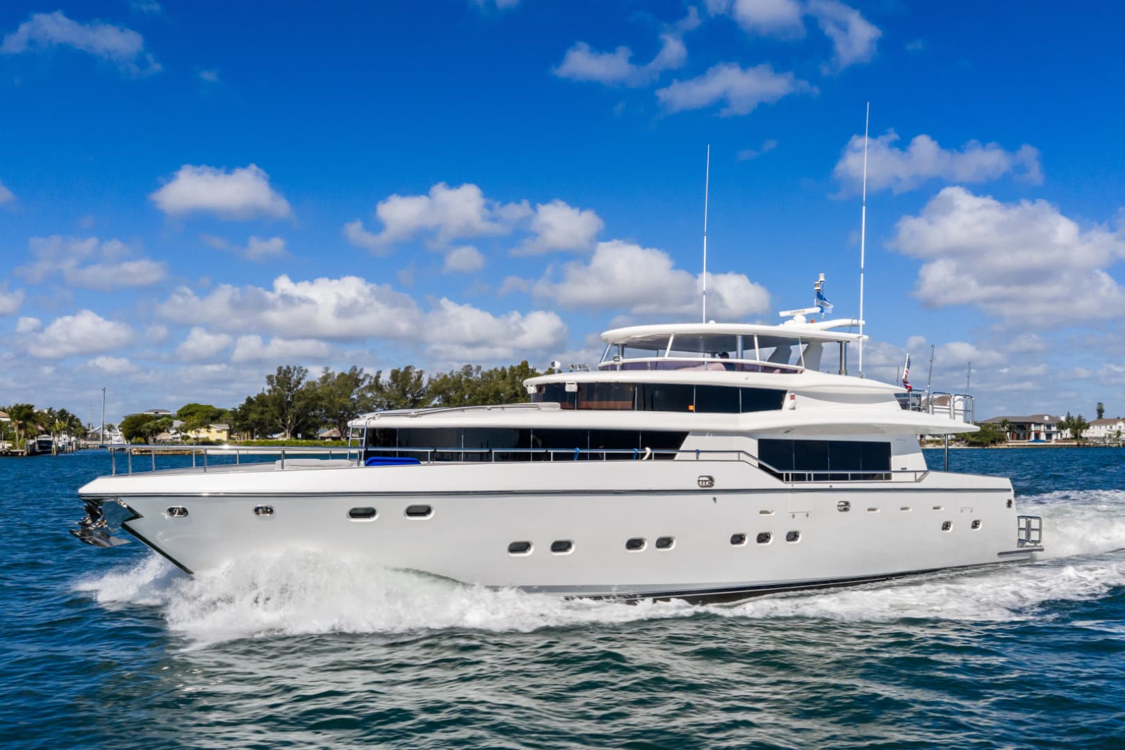2005 Johnson 87' Motor Yacht