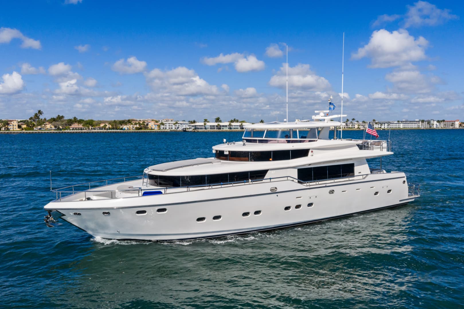 2005 Johnson 87' Motor Yacht