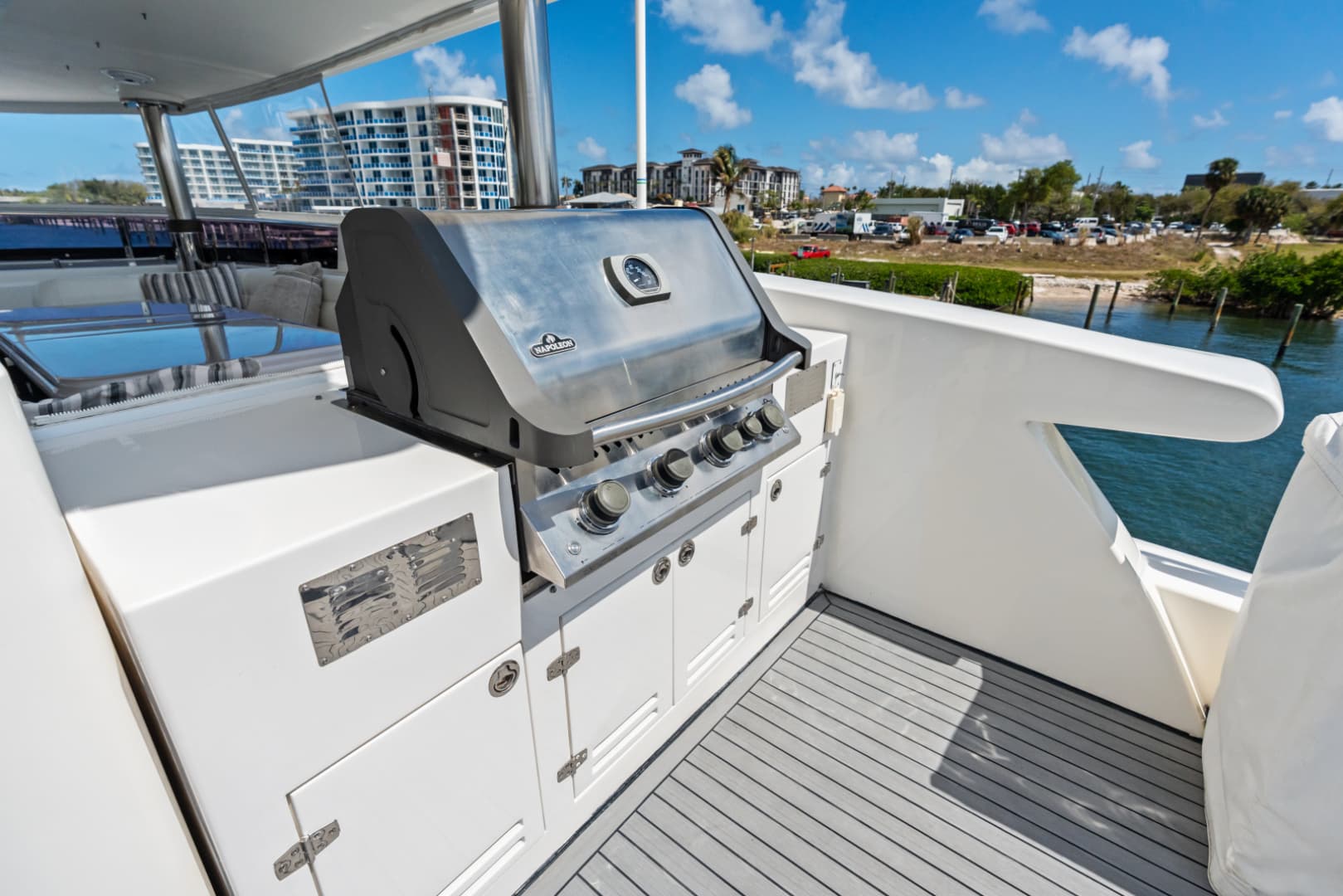 2005 Johnson 87' Motor Yacht