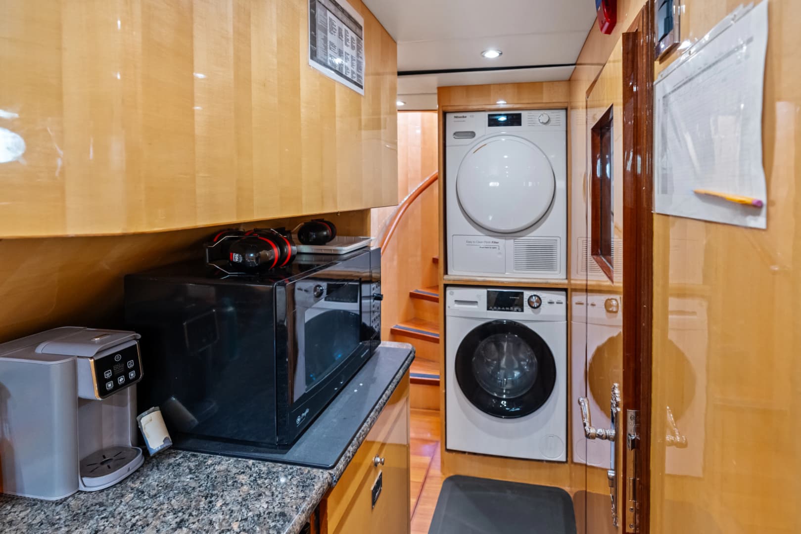2005 Johnson 87' Motor Yacht