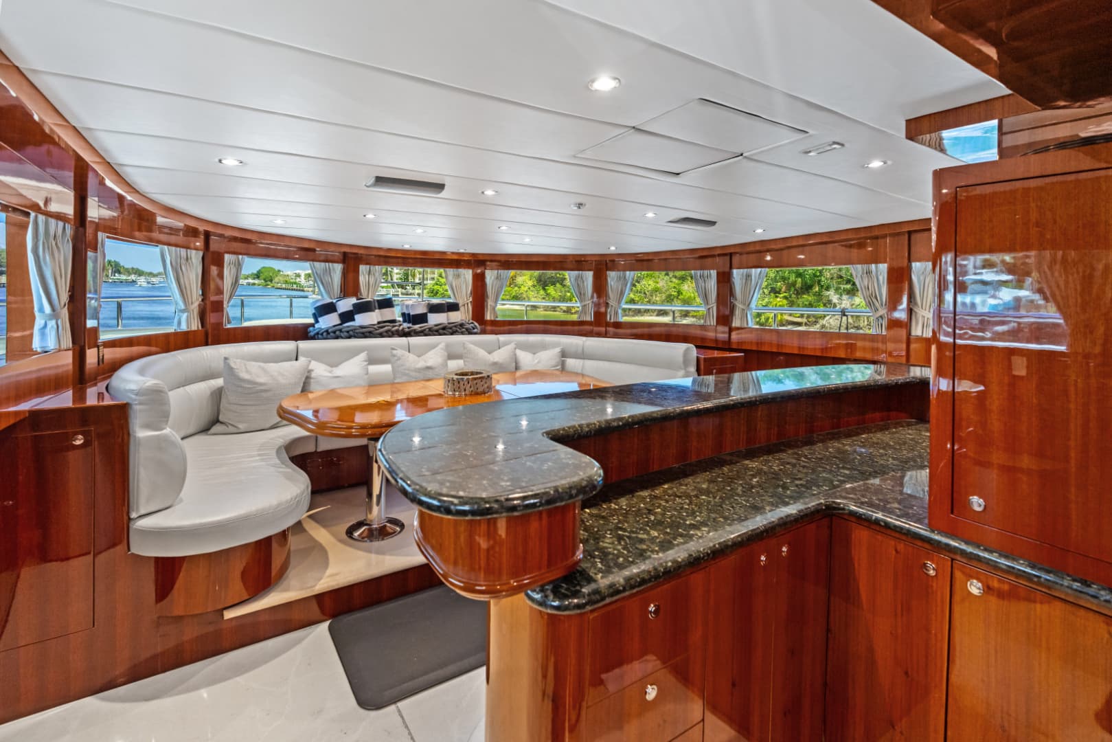 2005 Johnson 87' Motor Yacht