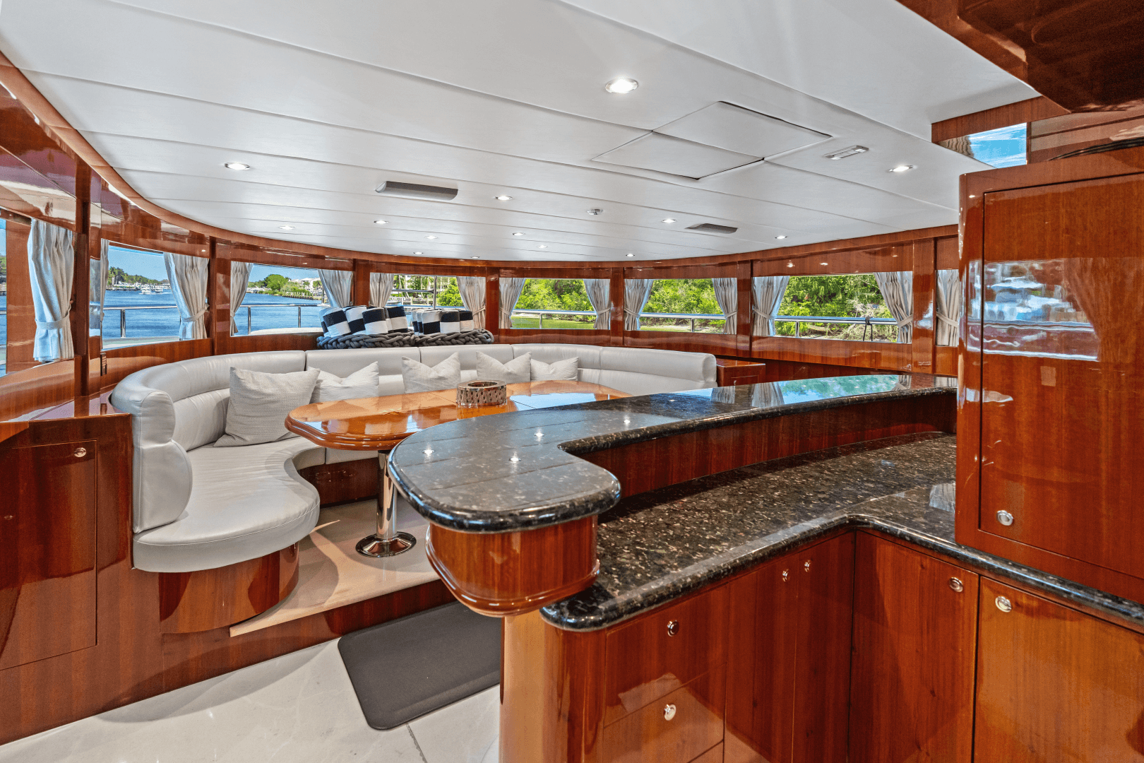 2005 Johnson 87' Motor Yacht