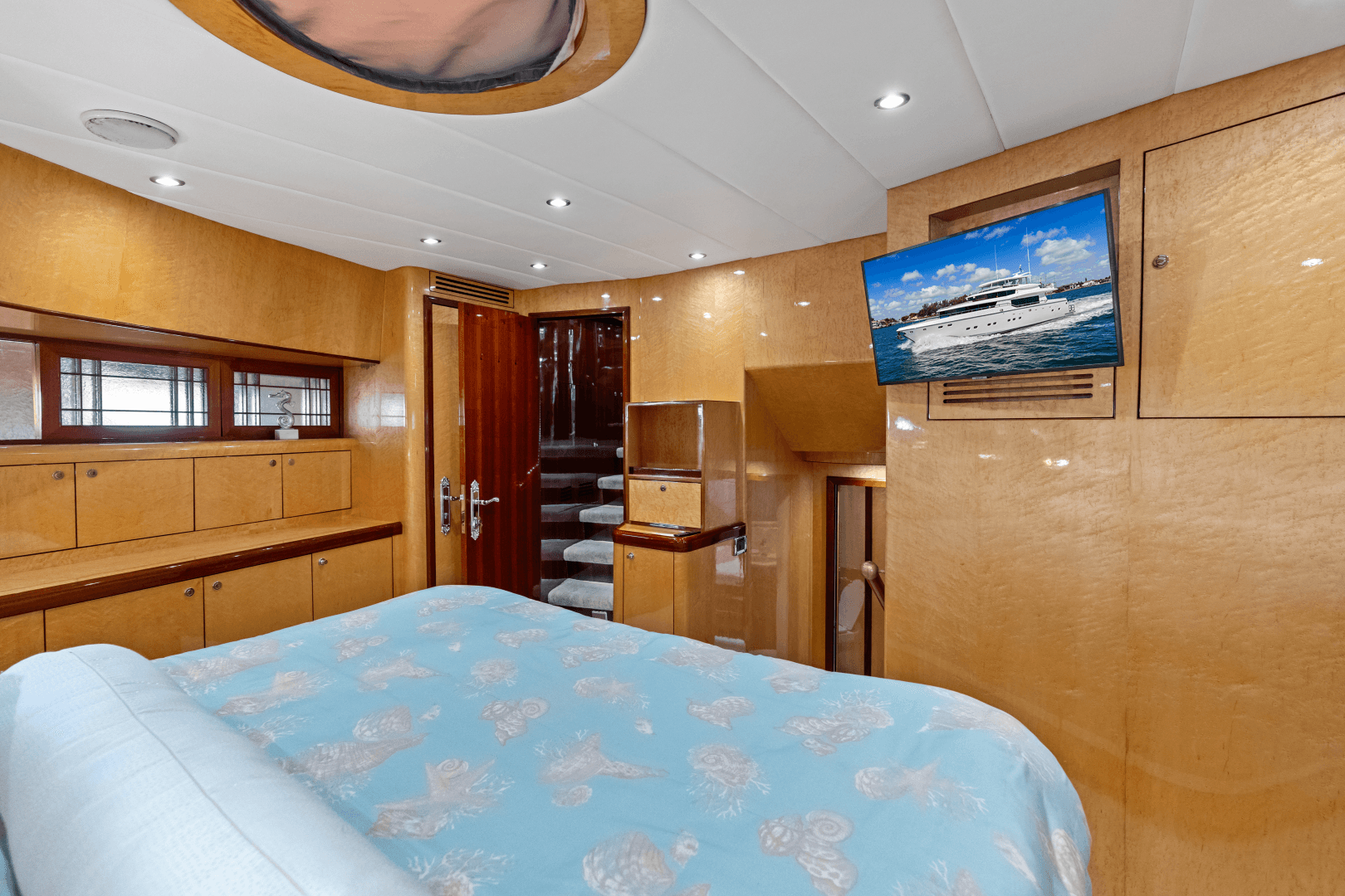 2005 Johnson 87' Motor Yacht