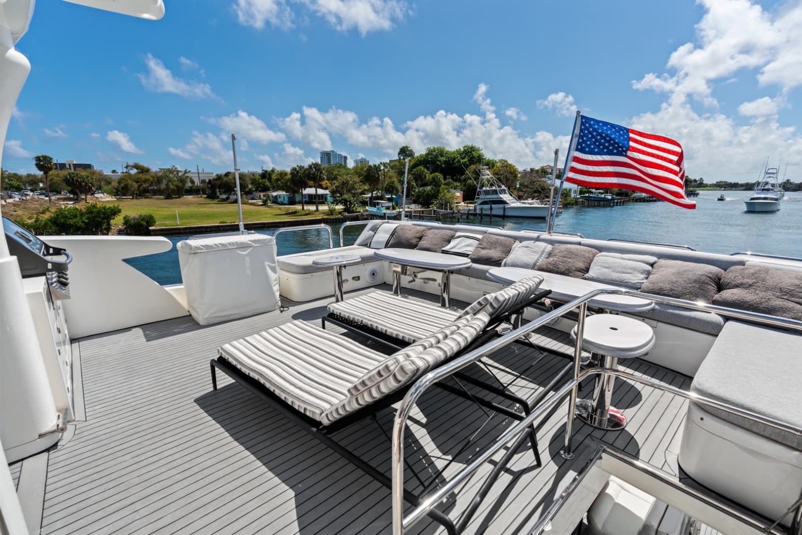 2005 Johnson 87' Motor Yacht