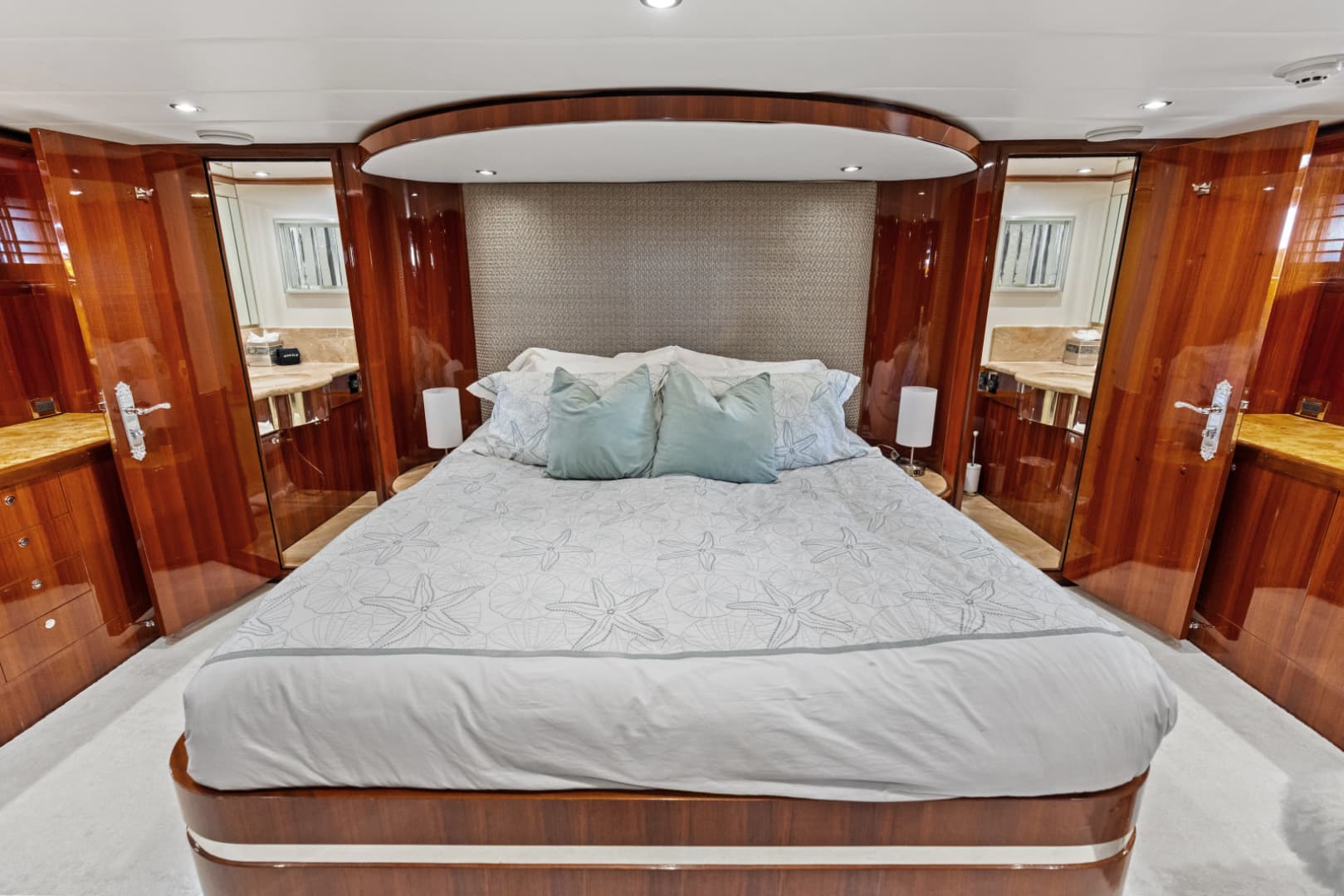 2005 Johnson 87' Motor Yacht