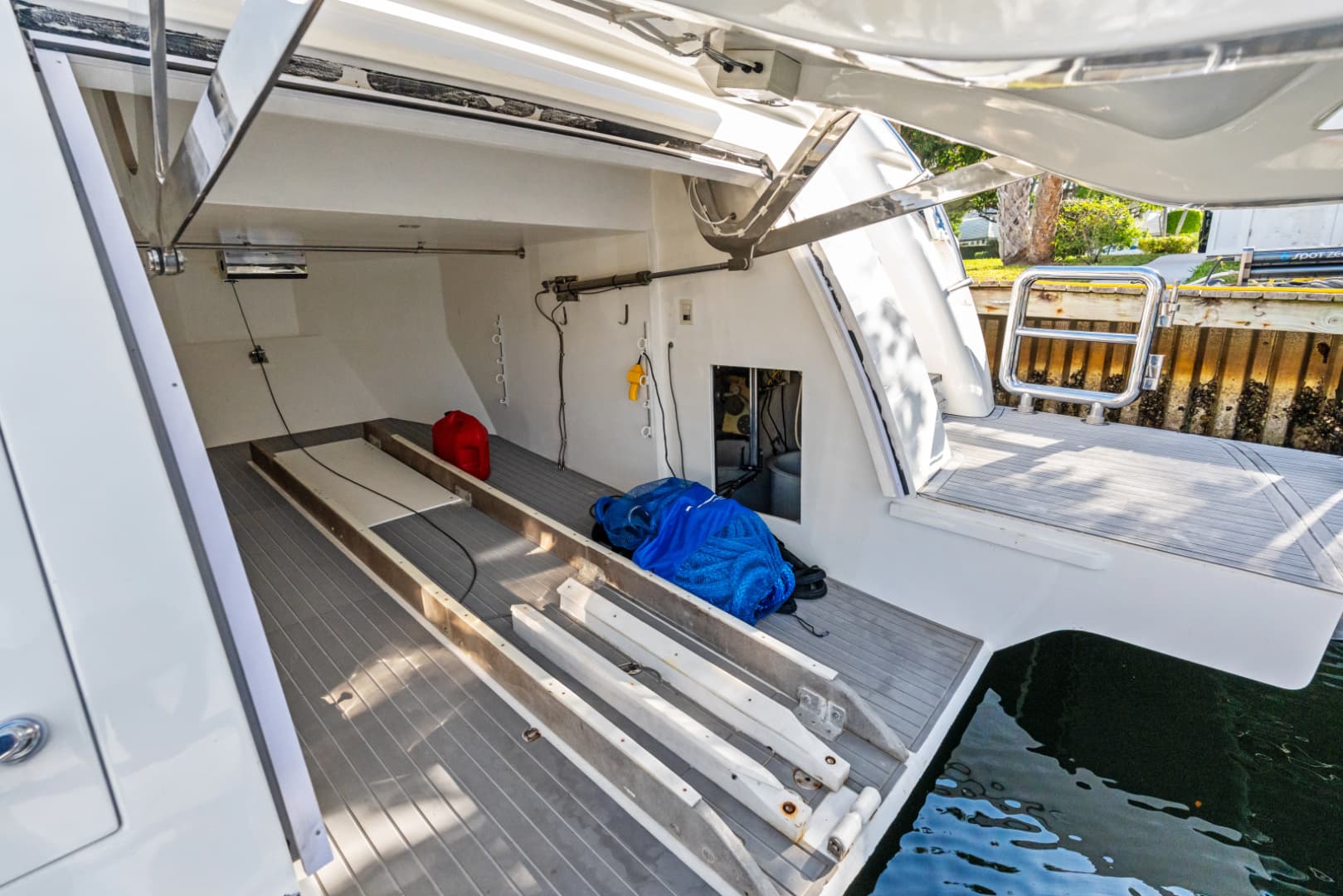 2005 Johnson 87' Motor Yacht