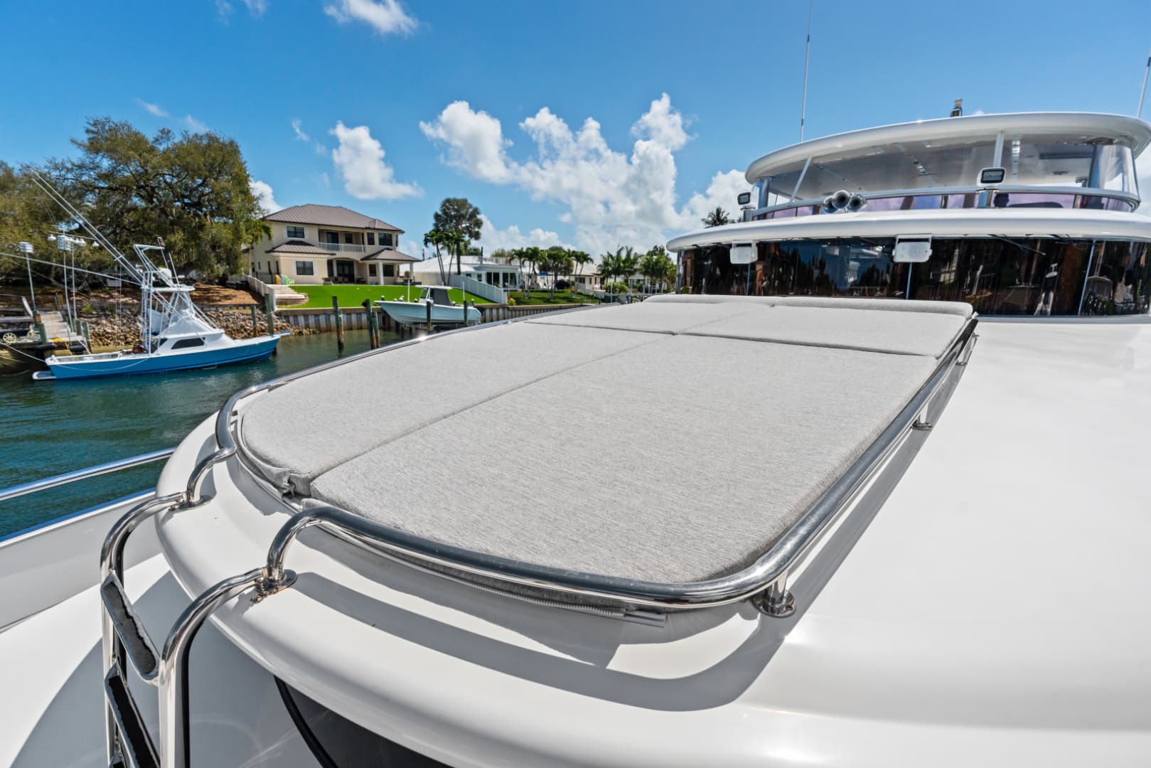 2005 Johnson 87' Motor Yacht