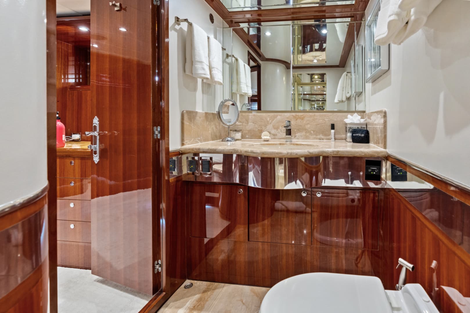 2005 Johnson 87' Motor Yacht