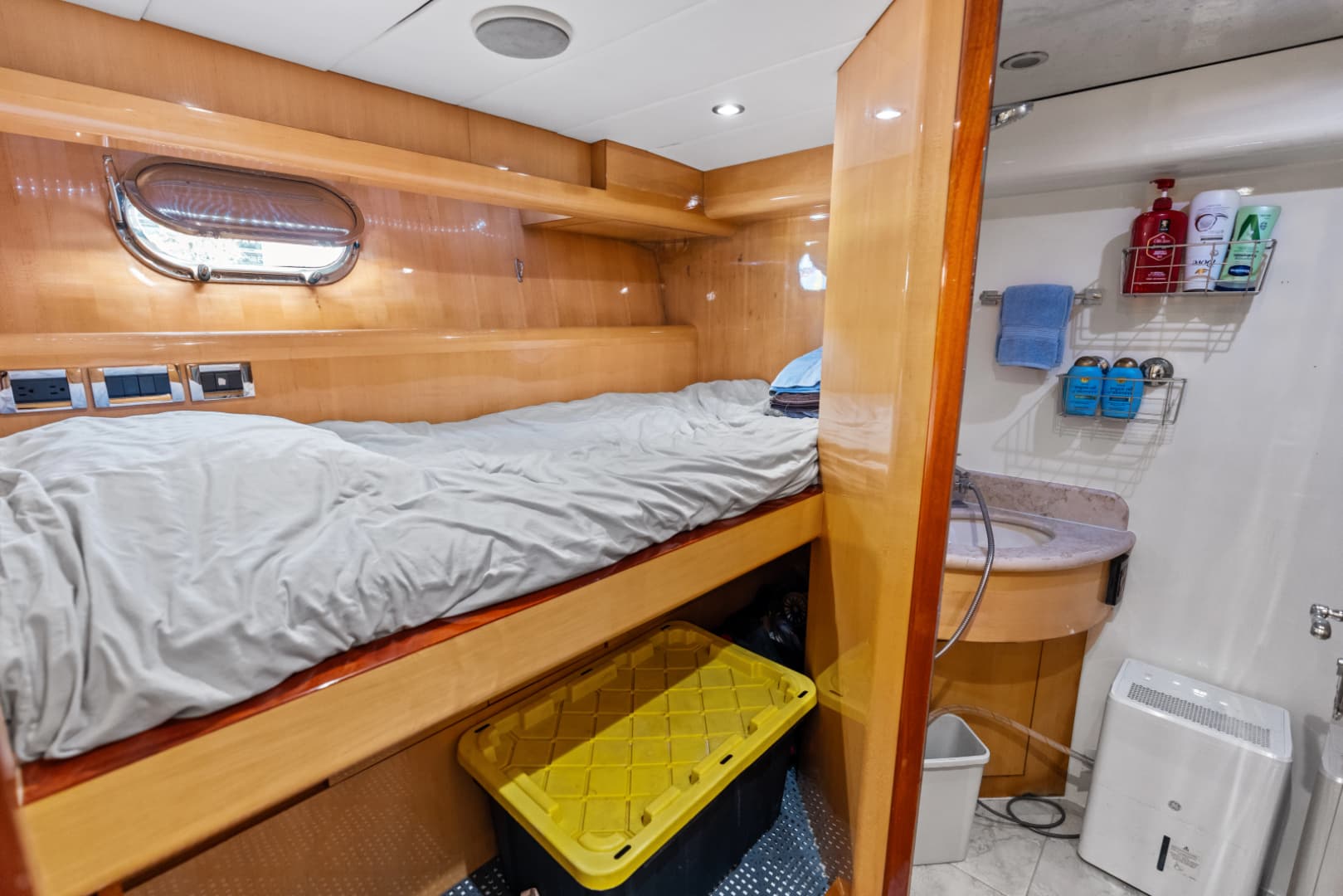 2005 Johnson 87' Motor Yacht