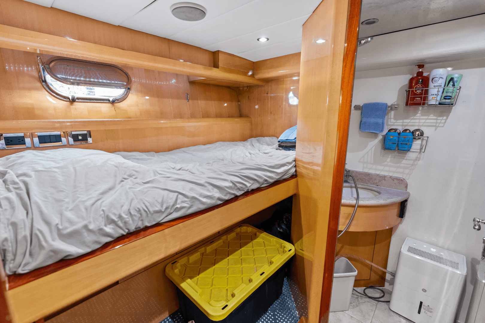 2005 Johnson 87' Motor Yacht