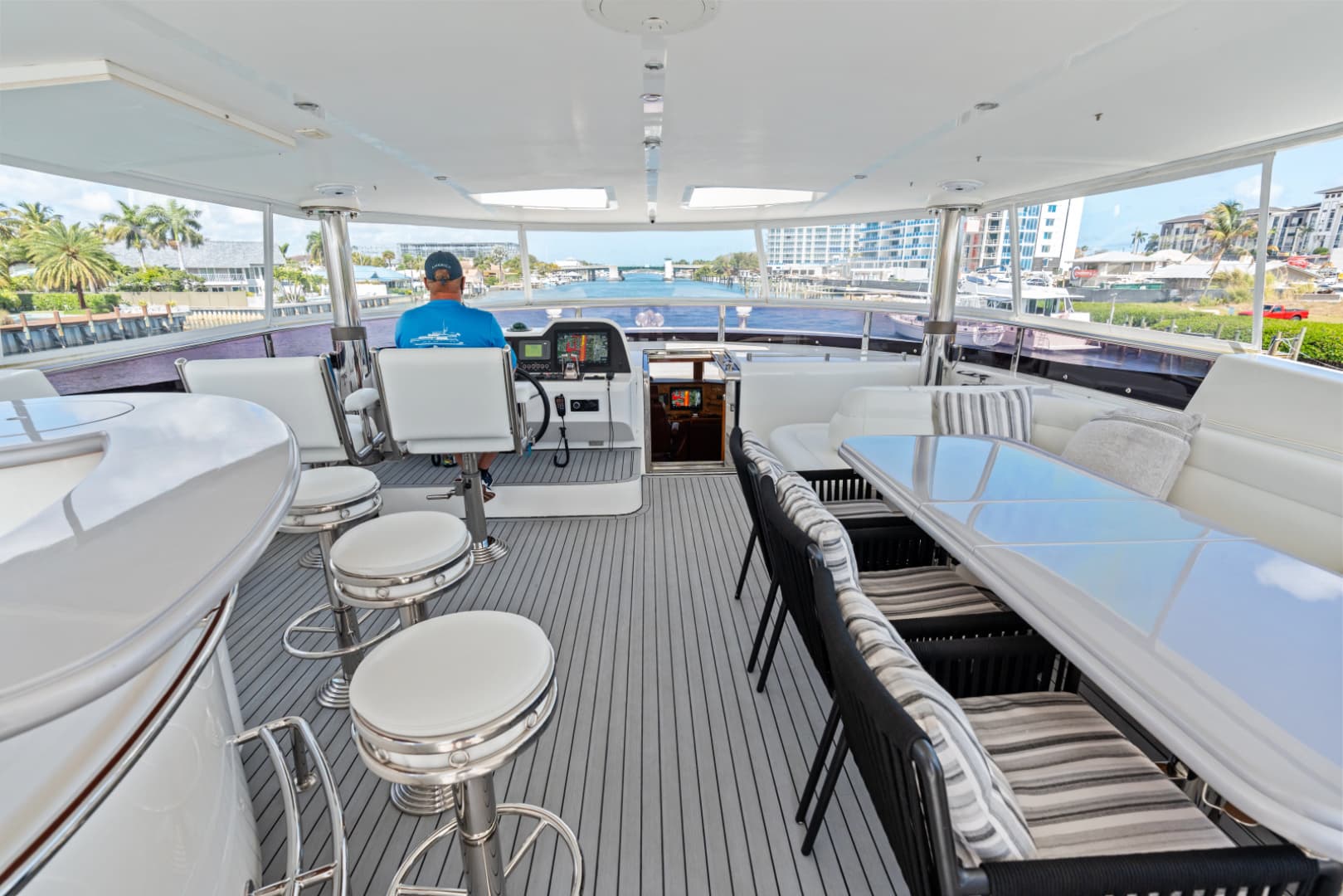 2005 Johnson 87' Motor Yacht