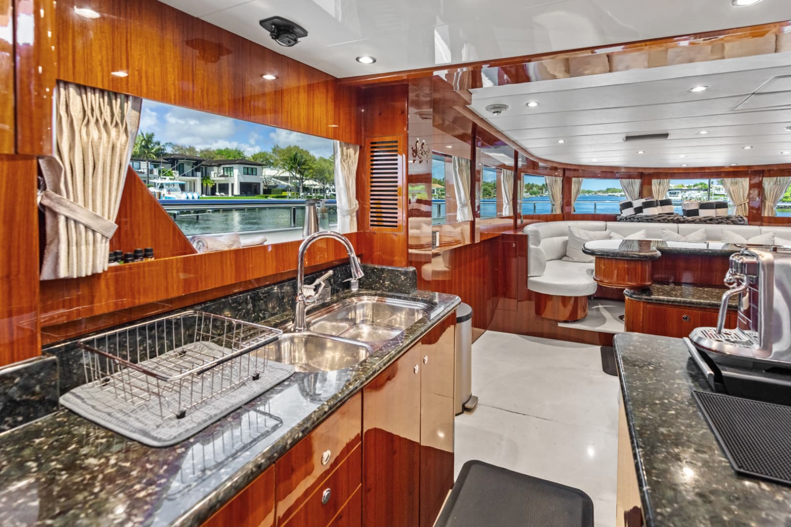 2005 Johnson 87' Motor Yacht