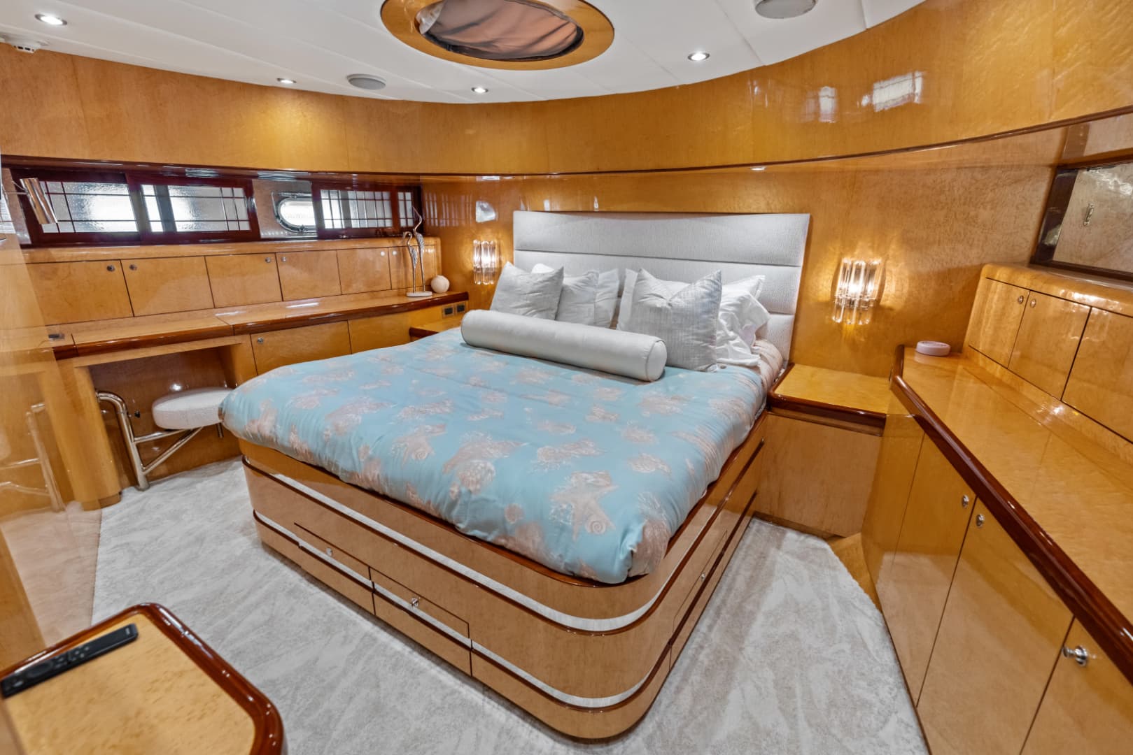 2005 Johnson 87' Motor Yacht